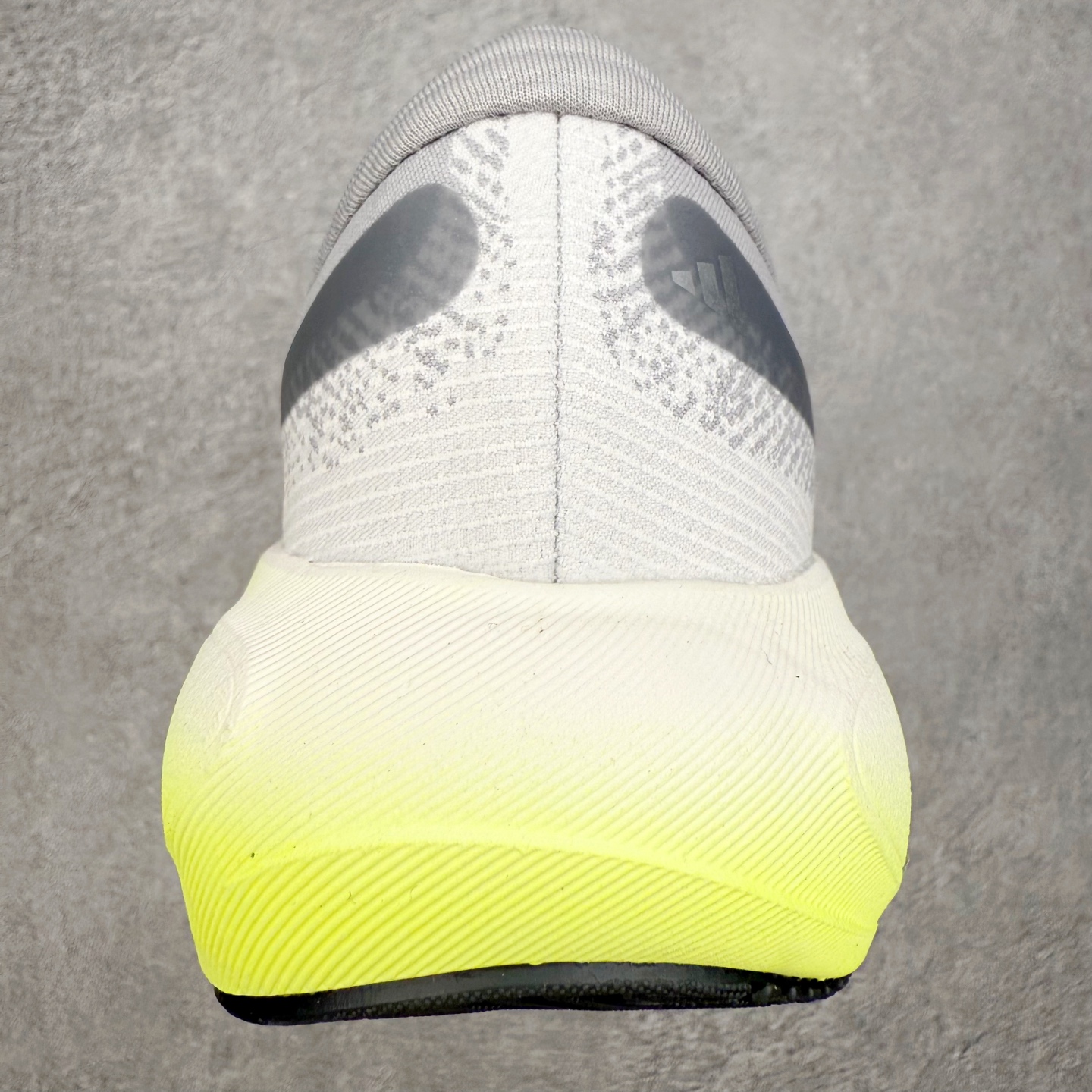 图片[8]-AD Adizero Adios Pro 4 马拉松竞速专业跑鞋 JR7275 CELERMESH针织网面非常轻薄 纤维间的缝隙很大 可以保证跑步时的透气、排汗效果 鞋舌直接与两侧的内衬和鞋底连接在一起 在跑步过程中不会被鞋舌的左右移动所困扰 在标准鞋带孔的基础上再拓宽一组鞋带孔 适合不同脚型的需求 突破性 EnergyRods 技术，有助于跑者实现更好的成绩 中底独特的LIGHTSTRIKE PRO泡棉材质 微弹感觉在跑步过程中给予了良好的支撑体验 对于顶级精英和高水平进阶跑者来说 ADIOS PRO是一双值得信赖的竞速比赛用鞋 尺码：36 36.5 37.5 38 38.5 39 40 40.5 41 42 42.5 43 44 44.5 45-选品中心