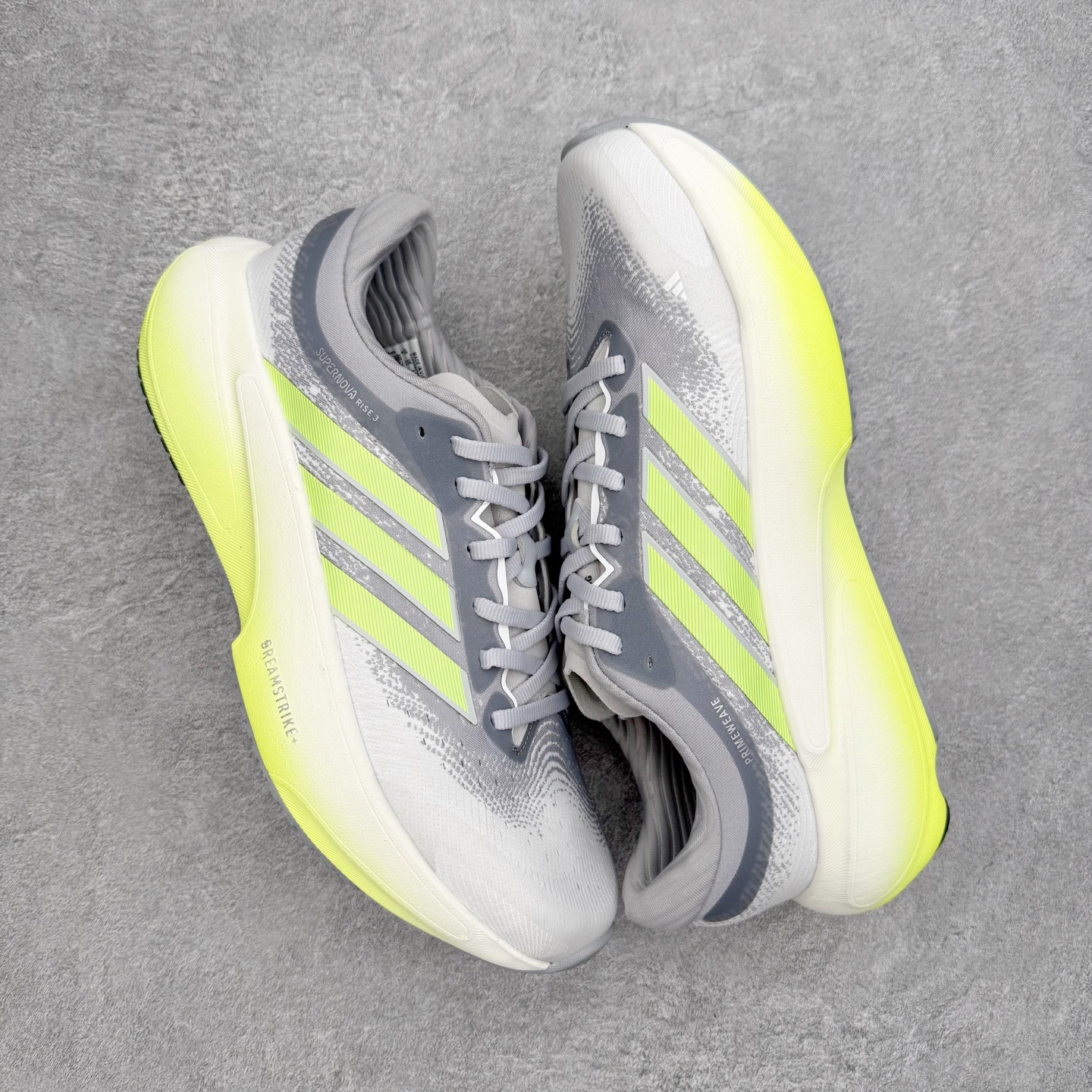 图片[3]-AD Adizero Adios Pro 4 马拉松竞速专业跑鞋 JR7275 CELERMESH针织网面非常轻薄 纤维间的缝隙很大 可以保证跑步时的透气、排汗效果 鞋舌直接与两侧的内衬和鞋底连接在一起 在跑步过程中不会被鞋舌的左右移动所困扰 在标准鞋带孔的基础上再拓宽一组鞋带孔 适合不同脚型的需求 突破性 EnergyRods 技术，有助于跑者实现更好的成绩 中底独特的LIGHTSTRIKE PRO泡棉材质 微弹感觉在跑步过程中给予了良好的支撑体验 对于顶级精英和高水平进阶跑者来说 ADIOS PRO是一双值得信赖的竞速比赛用鞋 尺码：36 36.5 37.5 38 38.5 39 40 40.5 41 42 42.5 43 44 44.5 45-选品中心