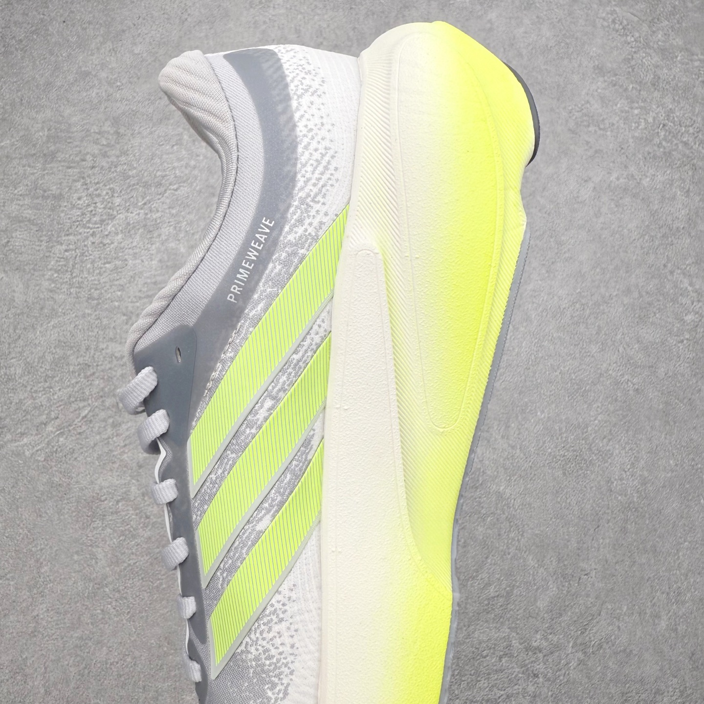 图片[7]-AD Adizero Adios Pro 4 马拉松竞速专业跑鞋 JR7275 CELERMESH针织网面非常轻薄 纤维间的缝隙很大 可以保证跑步时的透气、排汗效果 鞋舌直接与两侧的内衬和鞋底连接在一起 在跑步过程中不会被鞋舌的左右移动所困扰 在标准鞋带孔的基础上再拓宽一组鞋带孔 适合不同脚型的需求 突破性 EnergyRods 技术，有助于跑者实现更好的成绩 中底独特的LIGHTSTRIKE PRO泡棉材质 微弹感觉在跑步过程中给予了良好的支撑体验 对于顶级精英和高水平进阶跑者来说 ADIOS PRO是一双值得信赖的竞速比赛用鞋 尺码：36 36.5 37.5 38 38.5 39 40 40.5 41 42 42.5 43 44 44.5 45-选品中心