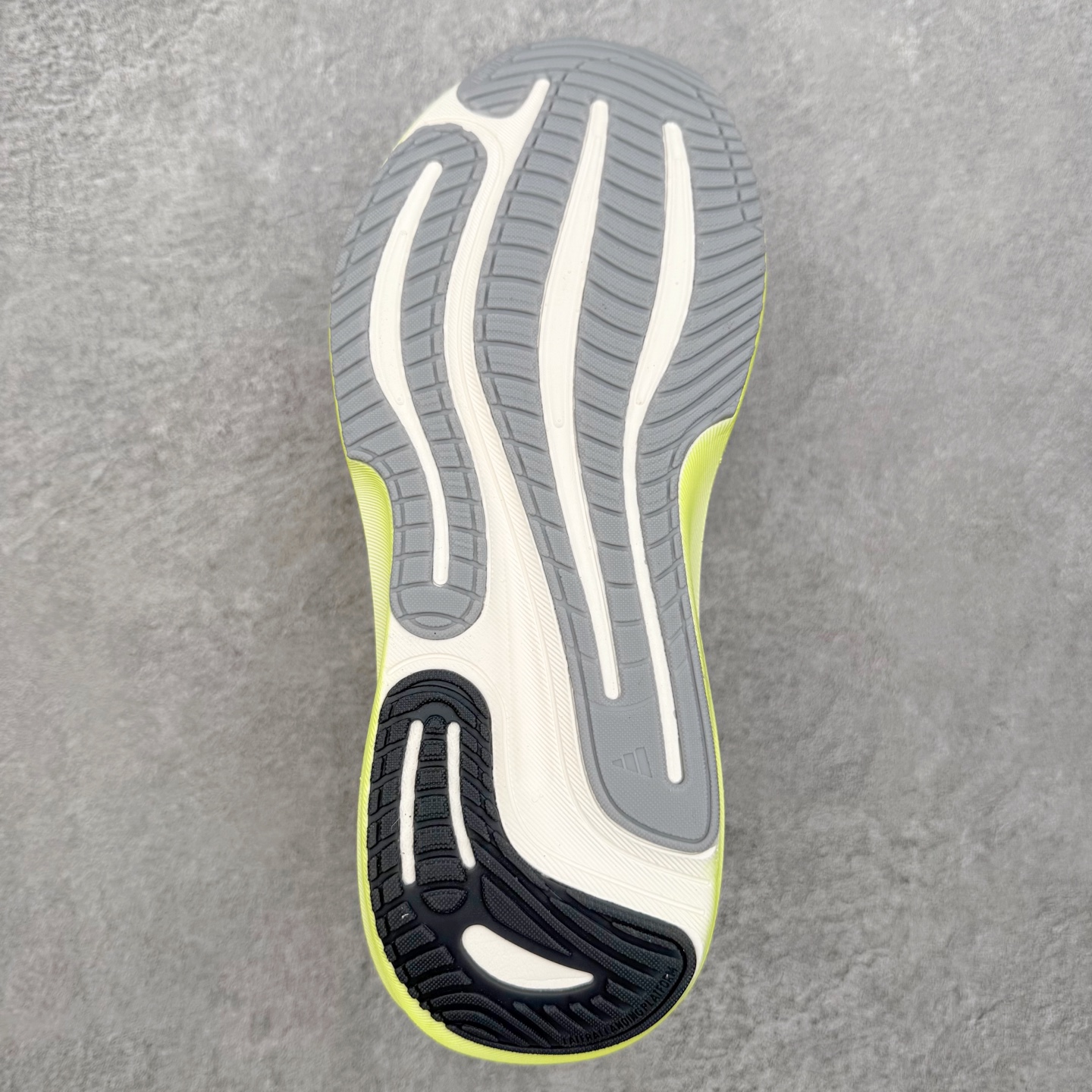 图片[9]-AD Adizero Adios Pro 4 马拉松竞速专业跑鞋 JR7275 CELERMESH针织网面非常轻薄 纤维间的缝隙很大 可以保证跑步时的透气、排汗效果 鞋舌直接与两侧的内衬和鞋底连接在一起 在跑步过程中不会被鞋舌的左右移动所困扰 在标准鞋带孔的基础上再拓宽一组鞋带孔 适合不同脚型的需求 突破性 EnergyRods 技术，有助于跑者实现更好的成绩 中底独特的LIGHTSTRIKE PRO泡棉材质 微弹感觉在跑步过程中给予了良好的支撑体验 对于顶级精英和高水平进阶跑者来说 ADIOS PRO是一双值得信赖的竞速比赛用鞋 尺码：36 36.5 37.5 38 38.5 39 40 40.5 41 42 42.5 43 44 44.5 45-选品中心