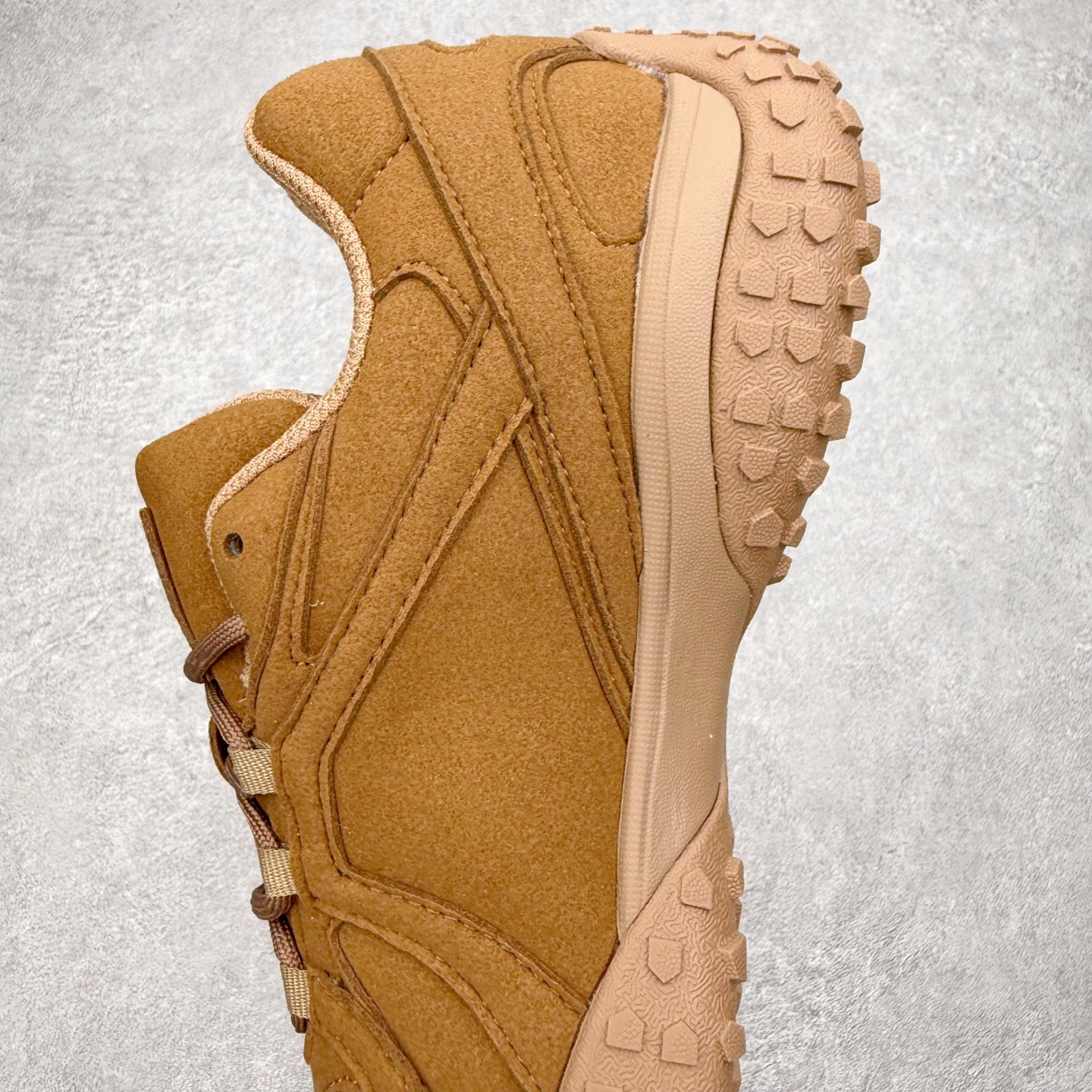 图片[7]-MLB 纽约洋基队合成革休闲舒适复古时尚双色鞋带轻量运动百搭豆豆薄底鞋防滑轻便低帮板鞋 男女同款 MLB是韩国F&F旗下潮流服装品牌，拥有150年历史的经典传统，是街头文化和国际生活方式的领导者。MLB 拥有包括男装、女装、童装、配饰在内的全品类服饰，提供覆盖各性别、各年龄层、From Head to Toe的穿搭装备。其产品结合了韩国的时尚造型与质感，展现了运动服饰也可以兼具时尚潮流的风格。在产品设计上，MLB不仅融合了美国职业棒球大联盟的各当家球队，更结合了棒球运动中的各个元素。尺码：35 36 36.5 37.5 38 38.5 39 40 40.5 41 42 42.5 43 44 44.5 45-选品中心