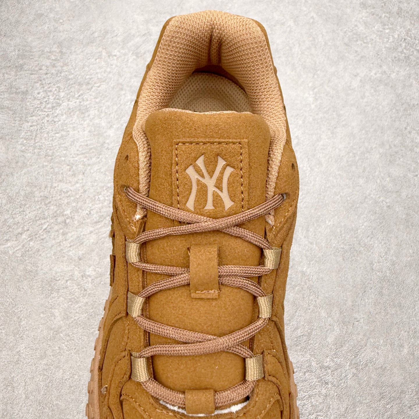 图片[5]-MLB 纽约洋基队合成革休闲舒适复古时尚双色鞋带轻量运动百搭豆豆薄底鞋防滑轻便低帮板鞋 男女同款 MLB是韩国F&F旗下潮流服装品牌，拥有150年历史的经典传统，是街头文化和国际生活方式的领导者。MLB 拥有包括男装、女装、童装、配饰在内的全品类服饰，提供覆盖各性别、各年龄层、From Head to Toe的穿搭装备。其产品结合了韩国的时尚造型与质感，展现了运动服饰也可以兼具时尚潮流的风格。在产品设计上，MLB不仅融合了美国职业棒球大联盟的各当家球队，更结合了棒球运动中的各个元素。尺码：35 36 36.5 37.5 38 38.5 39 40 40.5 41 42 42.5 43 44 44.5 45-选品中心