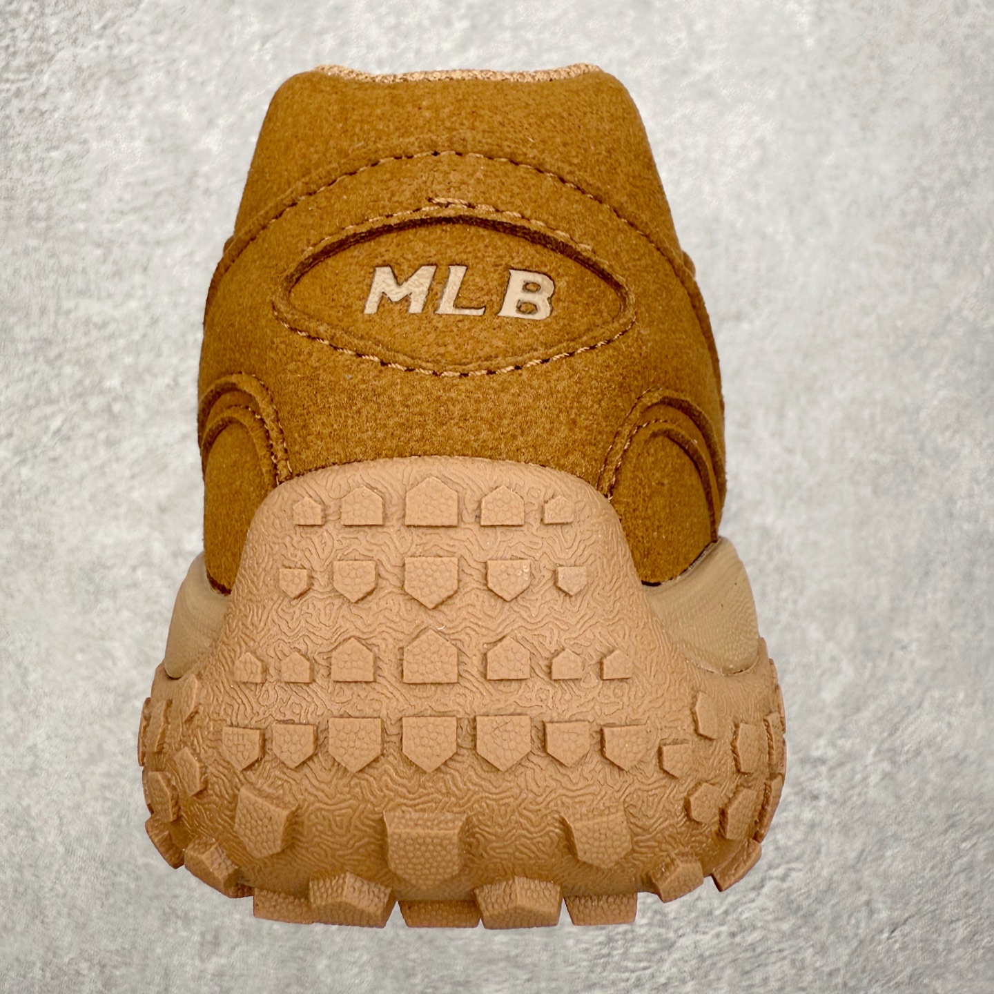 图片[8]-MLB 纽约洋基队合成革休闲舒适复古时尚双色鞋带轻量运动百搭豆豆薄底鞋防滑轻便低帮板鞋 男女同款 MLB是韩国F&F旗下潮流服装品牌，拥有150年历史的经典传统，是街头文化和国际生活方式的领导者。MLB 拥有包括男装、女装、童装、配饰在内的全品类服饰，提供覆盖各性别、各年龄层、From Head to Toe的穿搭装备。其产品结合了韩国的时尚造型与质感，展现了运动服饰也可以兼具时尚潮流的风格。在产品设计上，MLB不仅融合了美国职业棒球大联盟的各当家球队，更结合了棒球运动中的各个元素。尺码：35 36 36.5 37.5 38 38.5 39 40 40.5 41 42 42.5 43 44 44.5 45-选品中心