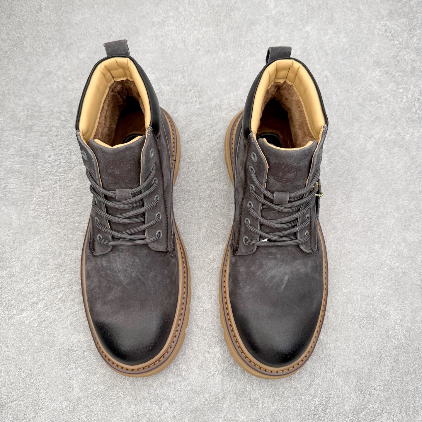 图片[2]-Timberland添柏岚/天伯伦户外中帮休闲大黄靴系列 广东大厂品质 原盒原包装 面料采用意大利🇮🇹顶级磨砂细纹牛皮 搭配防臭防腐真皮乳胶鞋垫 给您完美的穿着体验 质量考究耐穿 型男必备 专治不帅 高品质脚感一流 尺码：38 39 40 41 42 43 44（皮鞋码）-选品中心