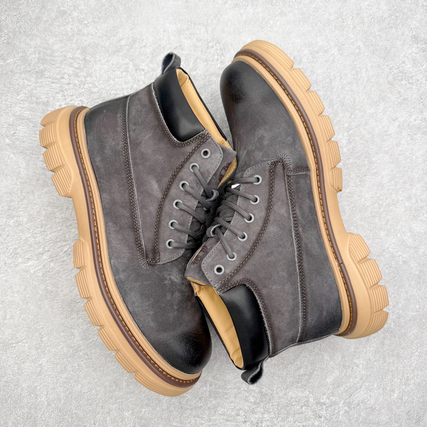 图片[3]-Timberland添柏岚/天伯伦户外中帮休闲大黄靴系列 广东大厂品质 原盒原包装 面料采用意大利🇮🇹顶级磨砂细纹牛皮 搭配防臭防腐真皮乳胶鞋垫 给您完美的穿着体验 质量考究耐穿 型男必备 专治不帅 高品质脚感一流 尺码：38 39 40 41 42 43 44（皮鞋码）-选品中心