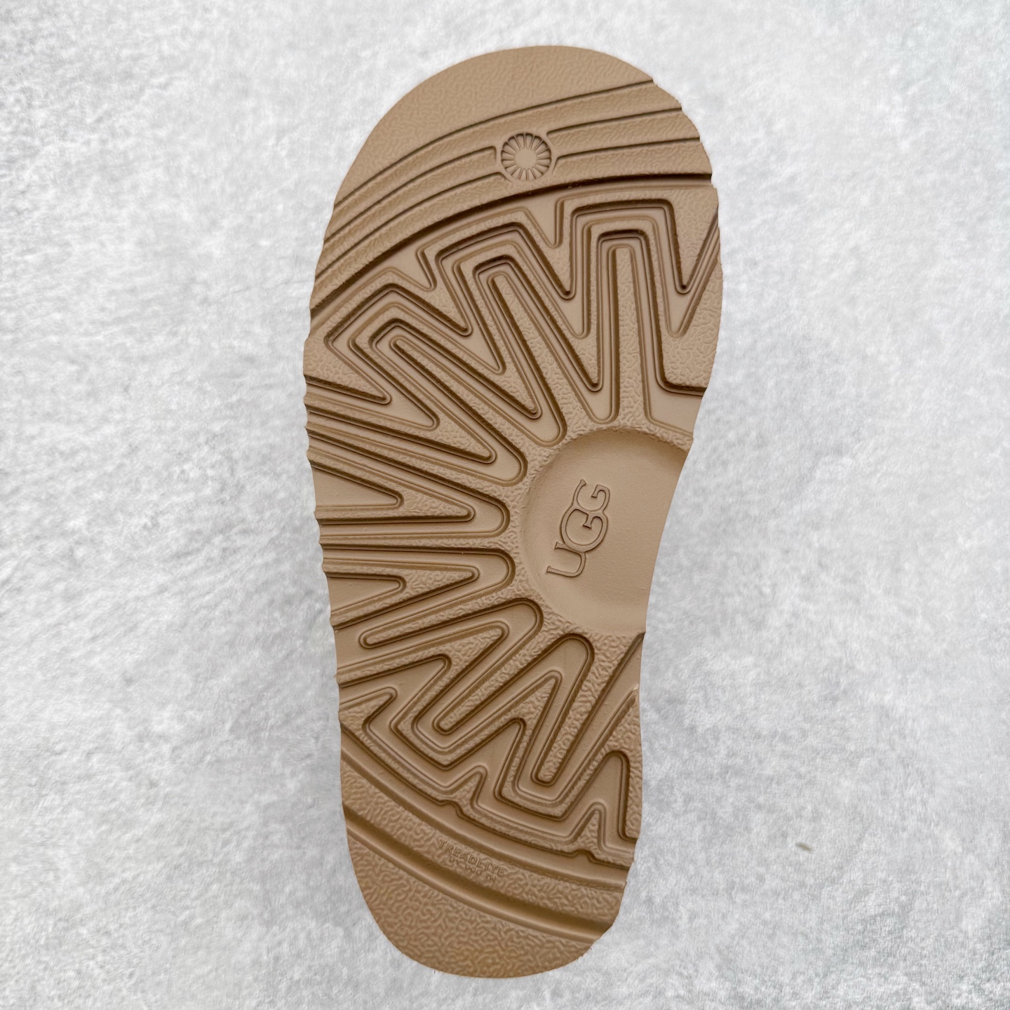 图片[9]-UGG 6109 秋冬经典户外雪地靴童鞋 官方同步包装 检验标 材料采用原厂防污防水皮料 羊毛皮一体 防滑耐磨轻翼大底 保暖性能十足 严寒季节 必属佳品 尺码：28 29 30 31 32 33 34 35-选品中心