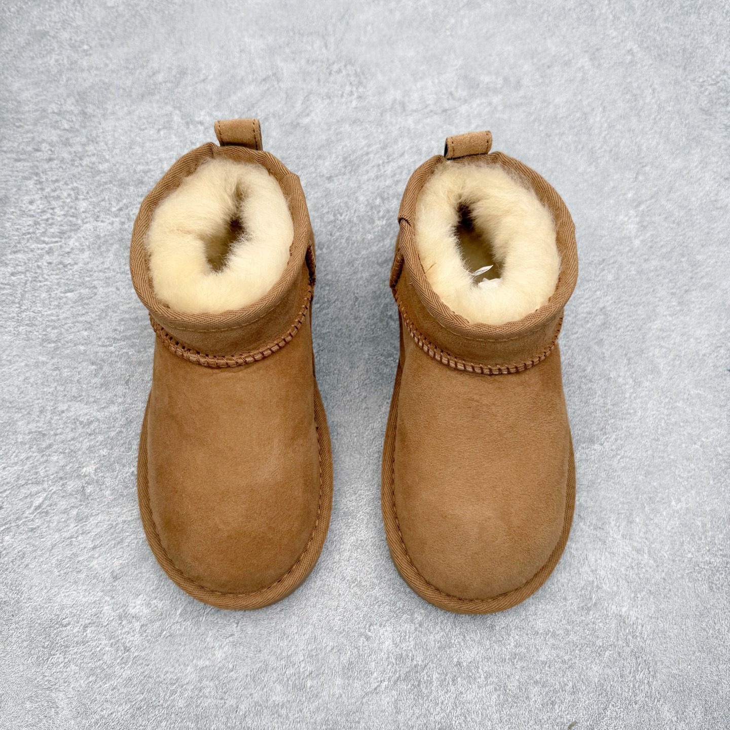 图片[2]-UGG 6109 秋冬经典户外雪地靴童鞋 官方同步包装 检验标 材料采用原厂防污防水皮料 羊毛皮一体 防滑耐磨轻翼大底 保暖性能十足 严寒季节 必属佳品 尺码：28 29 30 31 32 33 34 35-选品中心