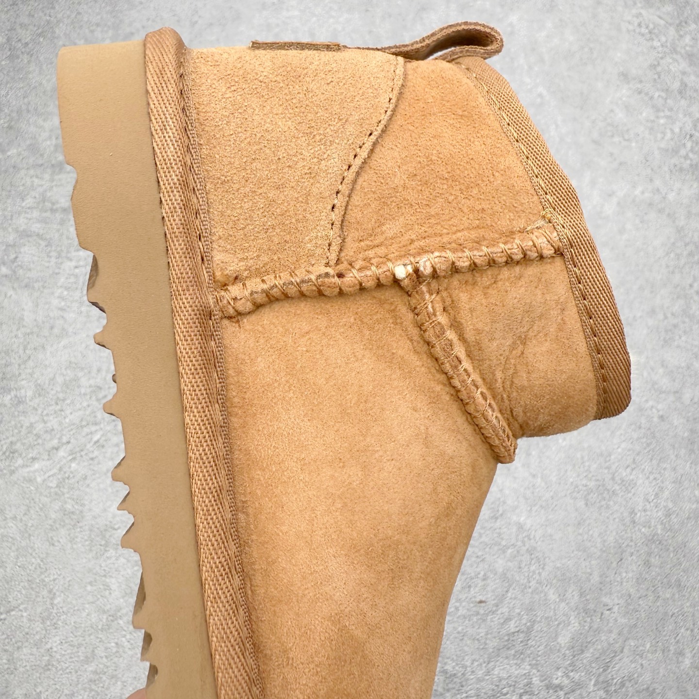 图片[6]-UGG 6109 秋冬经典户外雪地靴童鞋 官方同步包装 检验标 材料采用原厂防污防水皮料 羊毛皮一体 防滑耐磨轻翼大底 保暖性能十足 严寒季节 必属佳品 尺码：28 29 30 31 32 33 34 35-选品中心