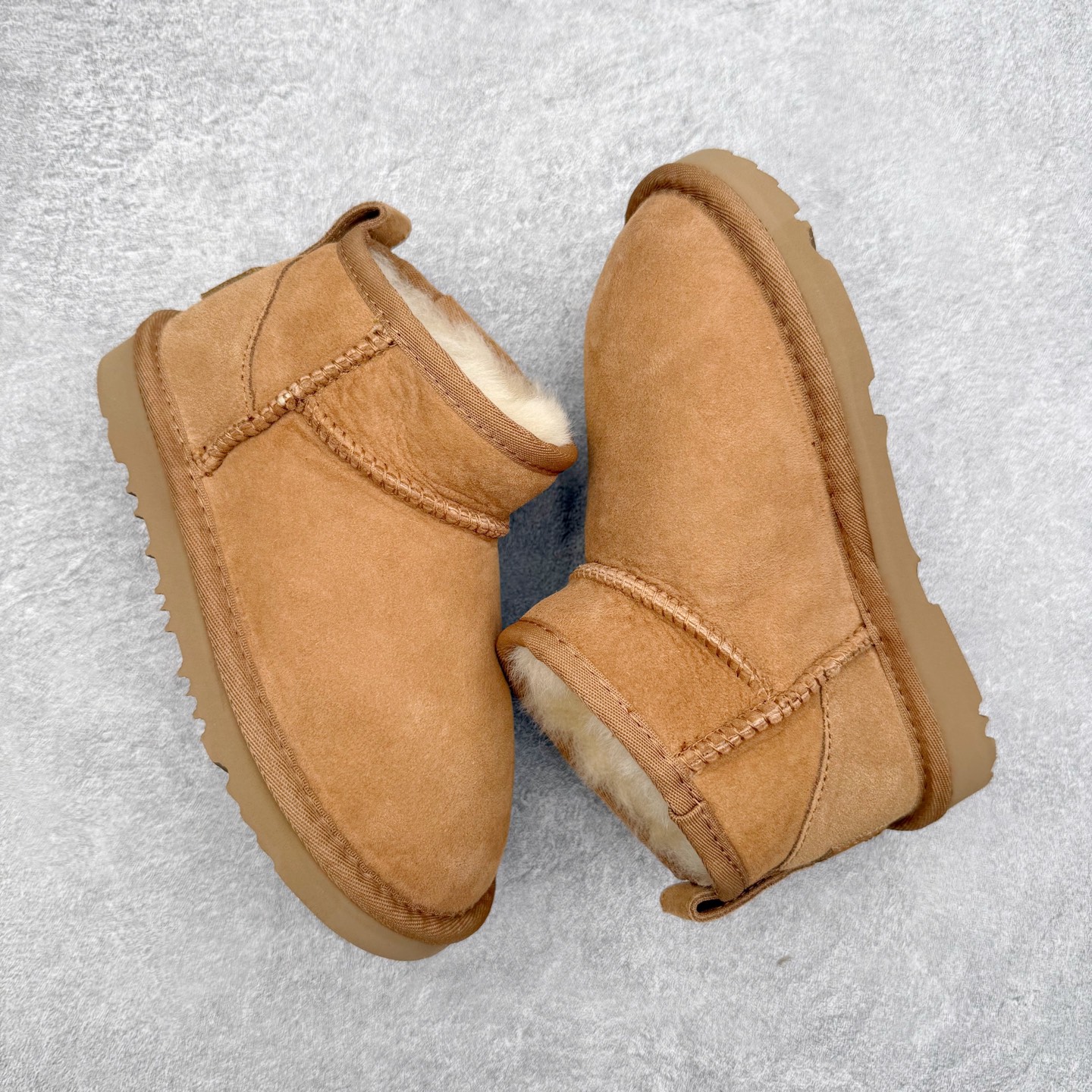 图片[3]-UGG 6109 秋冬经典户外雪地靴童鞋 官方同步包装 检验标 材料采用原厂防污防水皮料 羊毛皮一体 防滑耐磨轻翼大底 保暖性能十足 严寒季节 必属佳品 尺码：28 29 30 31 32 33 34 35-选品中心