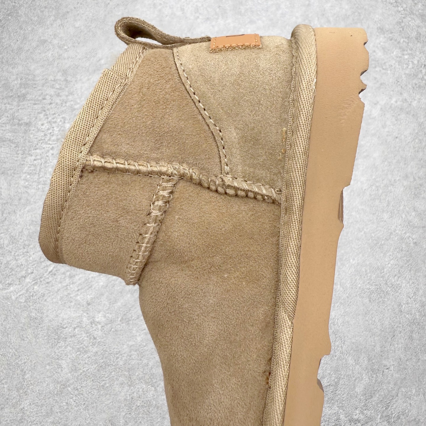 图片[7]-UGG 6109 秋冬经典户外雪地靴童鞋 官方同步包装 检验标 材料采用原厂防污防水皮料 羊毛皮一体 防滑耐磨轻翼大底 保暖性能十足 严寒季节 必属佳品 尺码：28 29 30 31 32 33 34 35-选品中心