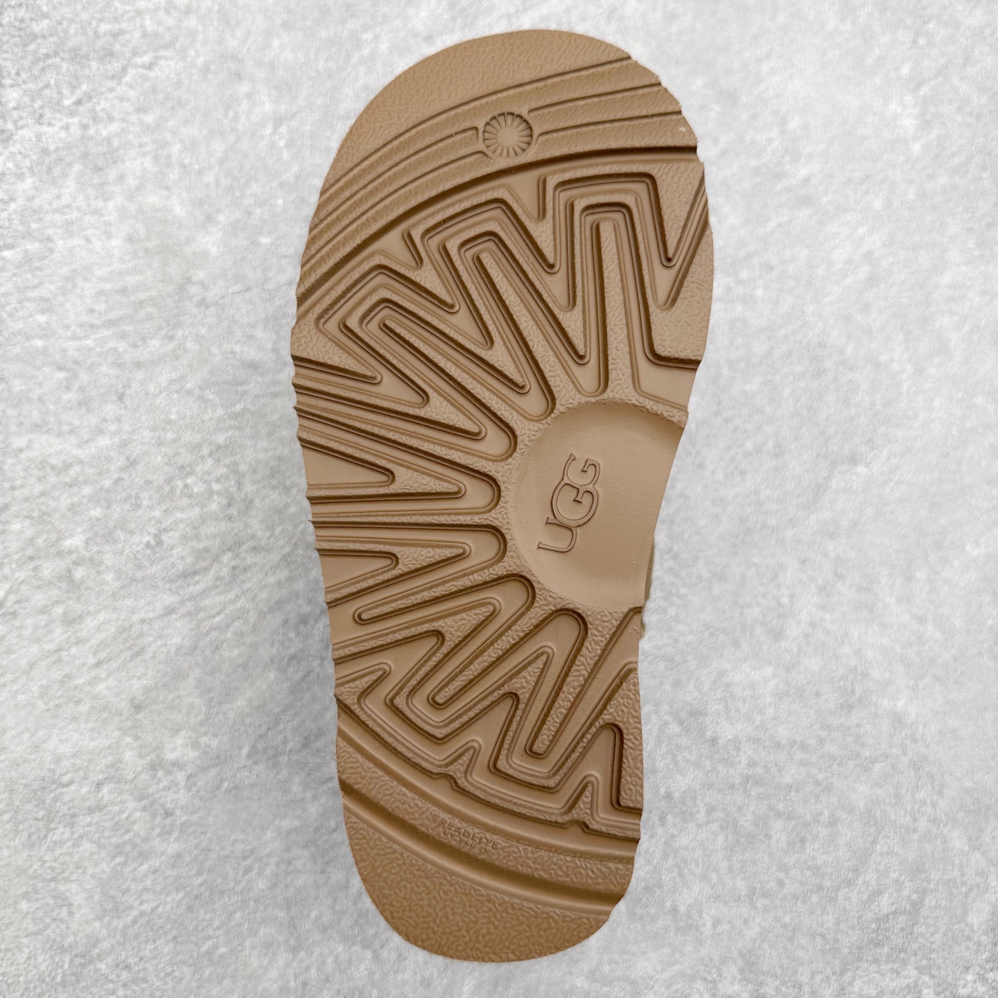 图片[9]-UGG 6109 秋冬经典户外雪地靴童鞋 官方同步包装 检验标 材料采用原厂防污防水皮料 羊毛皮一体 防滑耐磨轻翼大底 保暖性能十足 严寒季节 必属佳品 尺码：28 29 30 31 32 33 34 35-选品中心