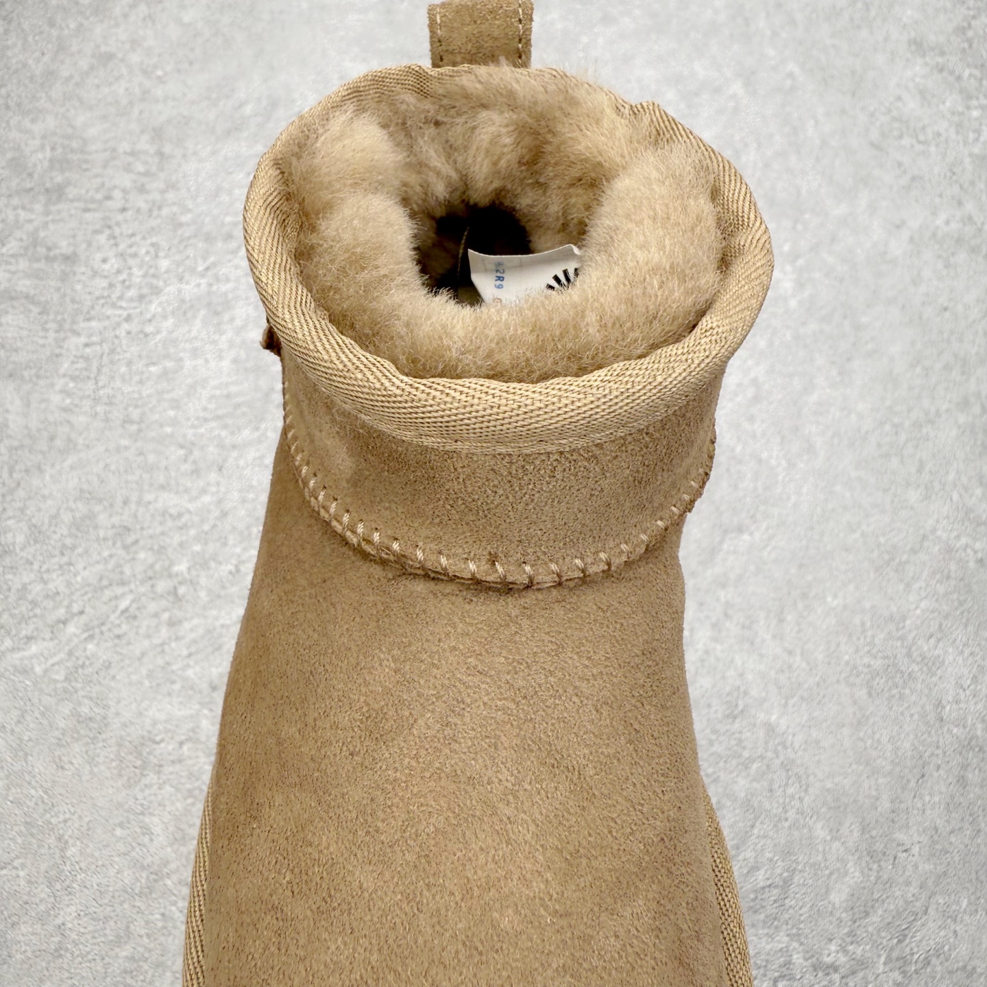 图片[5]-UGG 6109 秋冬经典户外雪地靴童鞋 官方同步包装 检验标 材料采用原厂防污防水皮料 羊毛皮一体 防滑耐磨轻翼大底 保暖性能十足 严寒季节 必属佳品 尺码：28 29 30 31 32 33 34 35-选品中心