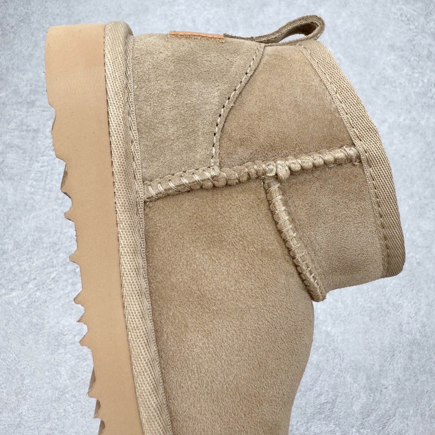 图片[6]-UGG 6109 秋冬经典户外雪地靴童鞋 官方同步包装 检验标 材料采用原厂防污防水皮料 羊毛皮一体 防滑耐磨轻翼大底 保暖性能十足 严寒季节 必属佳品 尺码：28 29 30 31 32 33 34 35-选品中心