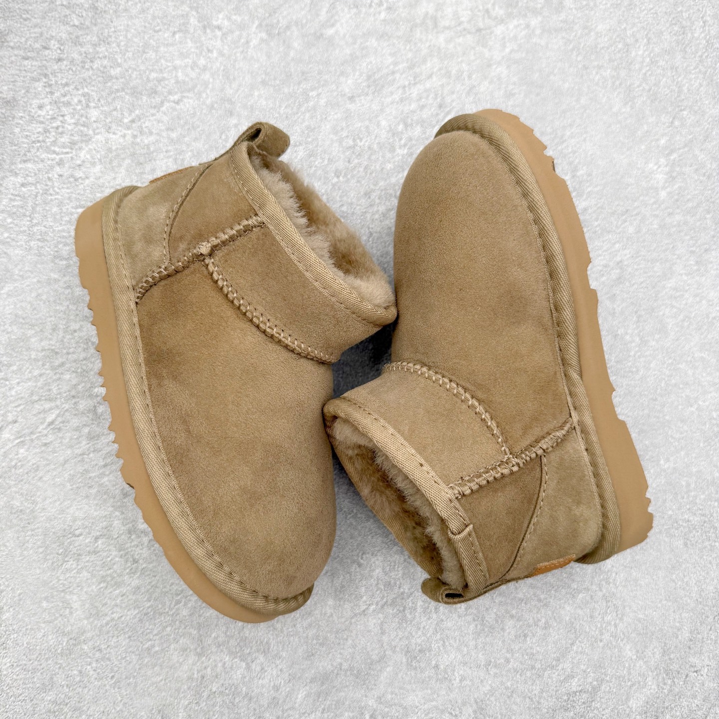 图片[3]-UGG 6109 秋冬经典户外雪地靴童鞋 官方同步包装 检验标 材料采用原厂防污防水皮料 羊毛皮一体 防滑耐磨轻翼大底 保暖性能十足 严寒季节 必属佳品 尺码：28 29 30 31 32 33 34 35-选品中心