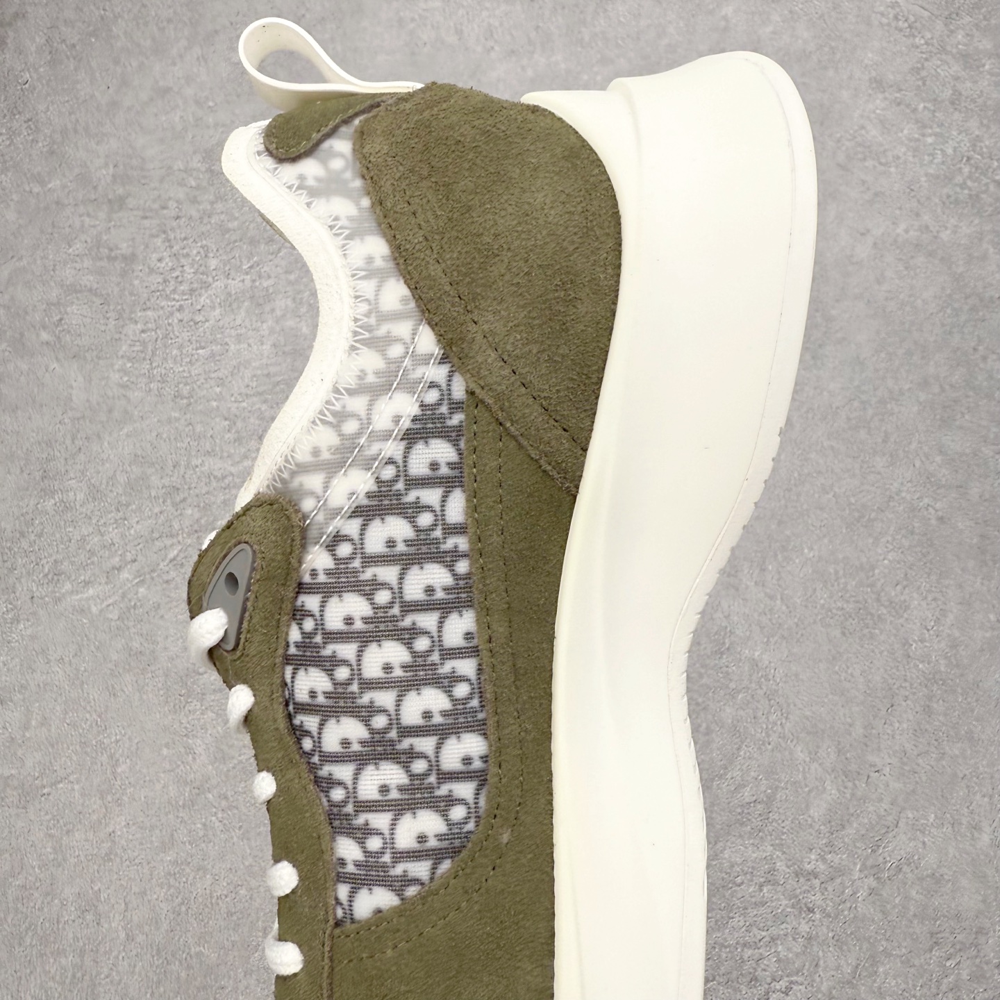 图片[7]-DIOR迪奥 B25 Runner 织物系带防滑低帮生活休闲鞋 结合运动版型与 Dior 优雅的经典标识。采用迪奥灰和白色光滑牛皮革精心制作，饰以经典的米色和黑色 Oblique 印花提升格调。搭配白色纹理橡胶鞋底，可为各式休闲造型增添经典气质，更显精致 配送专柜精美包装，面料采用原版定制牛皮+Oblique 印花布 定制进口超细纤维 增高3.5CM 尺码：40 41 42 43 44 45 46-选品中心