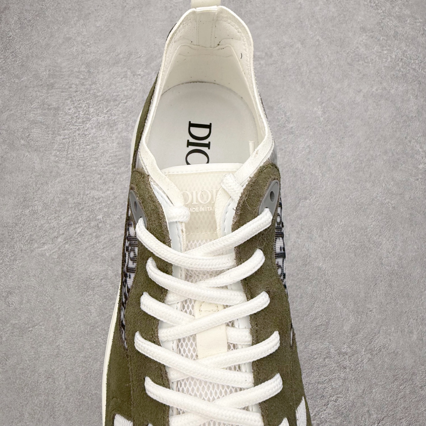 图片[5]-DIOR迪奥 B25 Runner 织物系带防滑低帮生活休闲鞋 结合运动版型与 Dior 优雅的经典标识。采用迪奥灰和白色光滑牛皮革精心制作，饰以经典的米色和黑色 Oblique 印花提升格调。搭配白色纹理橡胶鞋底，可为各式休闲造型增添经典气质，更显精致 配送专柜精美包装，面料采用原版定制牛皮+Oblique 印花布 定制进口超细纤维 增高3.5CM 尺码：40 41 42 43 44 45 46-选品中心