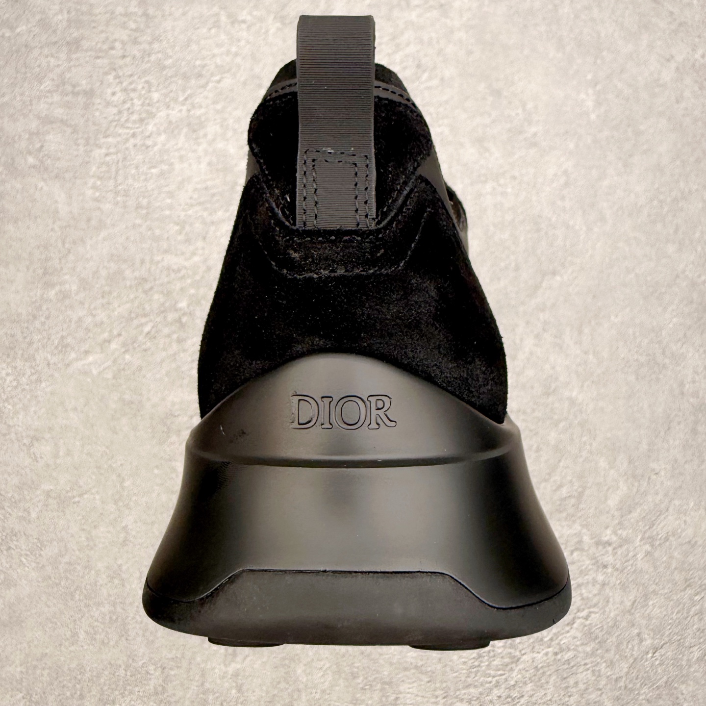 图片[8]-DIOR迪奥 B25 Runner 织物系带防滑低帮生活休闲鞋 结合运动版型与 Dior 优雅的经典标识。采用迪奥灰和白色光滑牛皮革精心制作，饰以经典的米色和黑色 Oblique 印花提升格调。搭配白色纹理橡胶鞋底，可为各式休闲造型增添经典气质，更显精致 配送专柜精美包装，面料采用原版定制牛皮+Oblique 印花布 定制进口超细纤维 增高3.5CM 尺码：40 41 42 43 44 45 46-选品中心