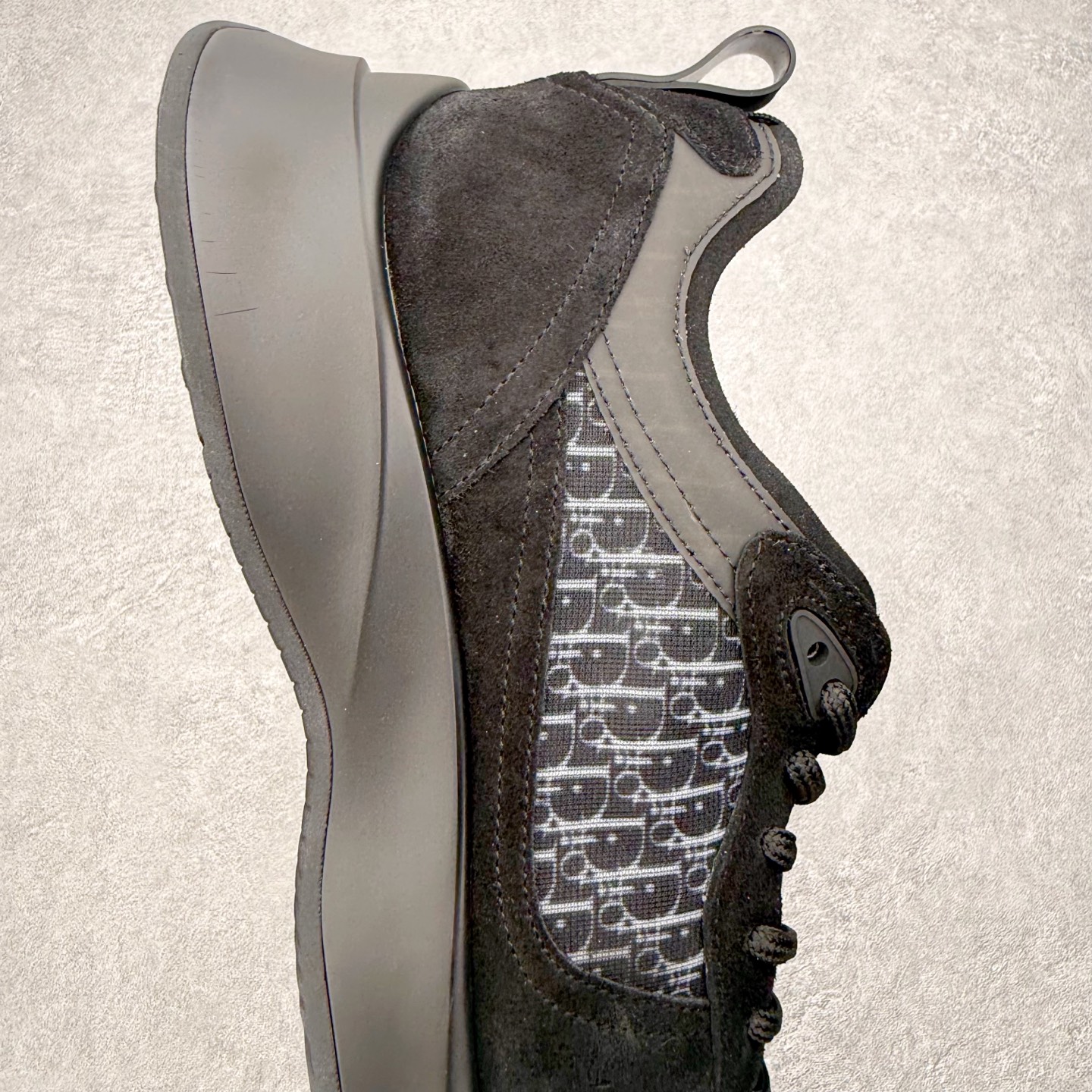 图片[6]-DIOR迪奥 B25 Runner 织物系带防滑低帮生活休闲鞋 结合运动版型与 Dior 优雅的经典标识。采用迪奥灰和白色光滑牛皮革精心制作，饰以经典的米色和黑色 Oblique 印花提升格调。搭配白色纹理橡胶鞋底，可为各式休闲造型增添经典气质，更显精致 配送专柜精美包装，面料采用原版定制牛皮+Oblique 印花布 定制进口超细纤维 增高3.5CM 尺码：40 41 42 43 44 45 46-选品中心