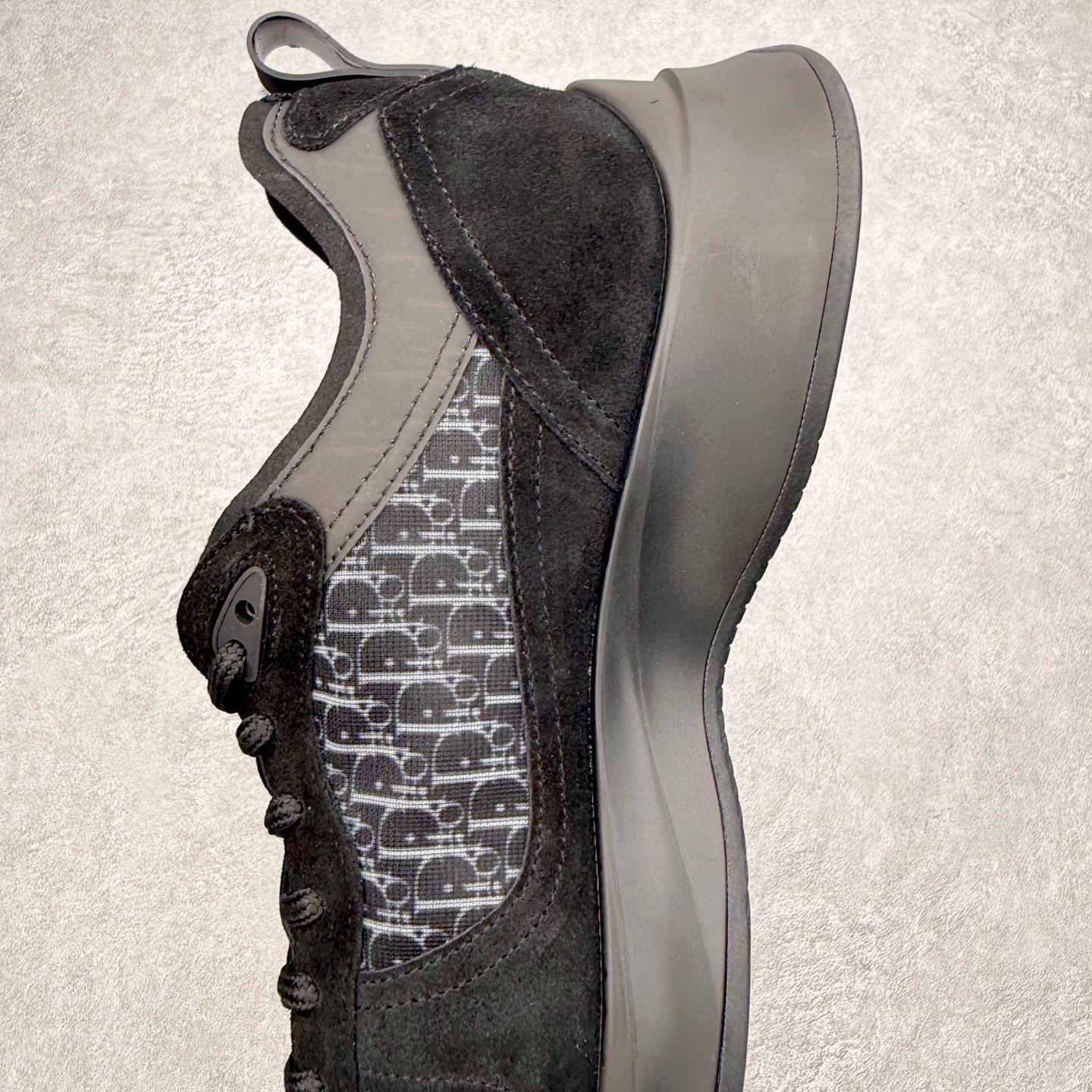 图片[7]-DIOR迪奥 B25 Runner 织物系带防滑低帮生活休闲鞋 结合运动版型与 Dior 优雅的经典标识。采用迪奥灰和白色光滑牛皮革精心制作，饰以经典的米色和黑色 Oblique 印花提升格调。搭配白色纹理橡胶鞋底，可为各式休闲造型增添经典气质，更显精致 配送专柜精美包装，面料采用原版定制牛皮+Oblique 印花布 定制进口超细纤维 增高3.5CM 尺码：40 41 42 43 44 45 46-选品中心