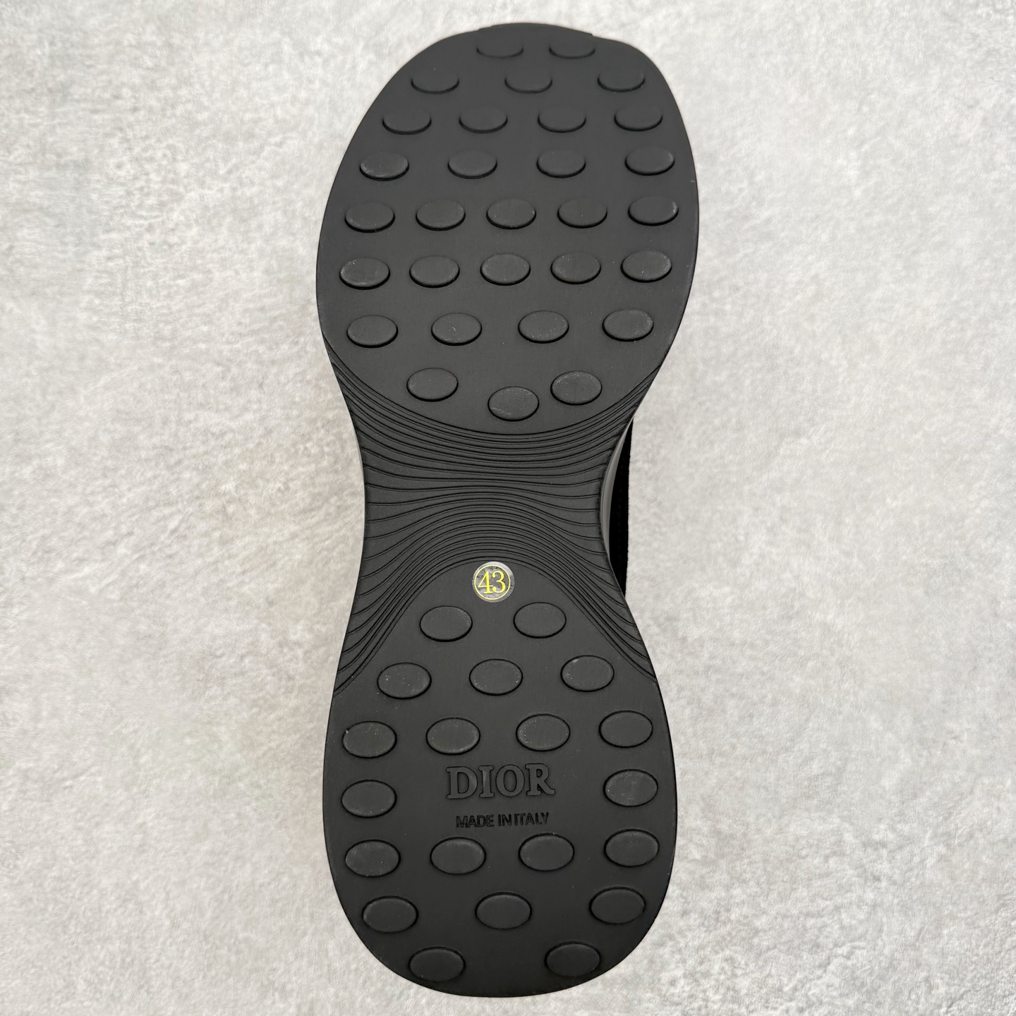 图片[9]-DIOR迪奥 B25 Runner 织物系带防滑低帮生活休闲鞋 结合运动版型与 Dior 优雅的经典标识。采用迪奥灰和白色光滑牛皮革精心制作，饰以经典的米色和黑色 Oblique 印花提升格调。搭配白色纹理橡胶鞋底，可为各式休闲造型增添经典气质，更显精致 配送专柜精美包装，面料采用原版定制牛皮+Oblique 印花布 定制进口超细纤维 增高3.5CM 尺码：40 41 42 43 44 45 46-选品中心