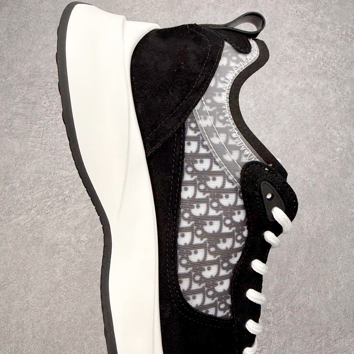 图片[6]-DIOR迪奥 B25 Runner 织物系带防滑低帮生活休闲鞋 结合运动版型与 Dior 优雅的经典标识。采用迪奥灰和白色光滑牛皮革精心制作，饰以经典的米色和黑色 Oblique 印花提升格调。搭配白色纹理橡胶鞋底，可为各式休闲造型增添经典气质，更显精致 配送专柜精美包装，面料采用原版定制牛皮+Oblique 印花布 定制进口超细纤维 增高3.5CM 尺码：40 41 42 43 44 45 46-选品中心