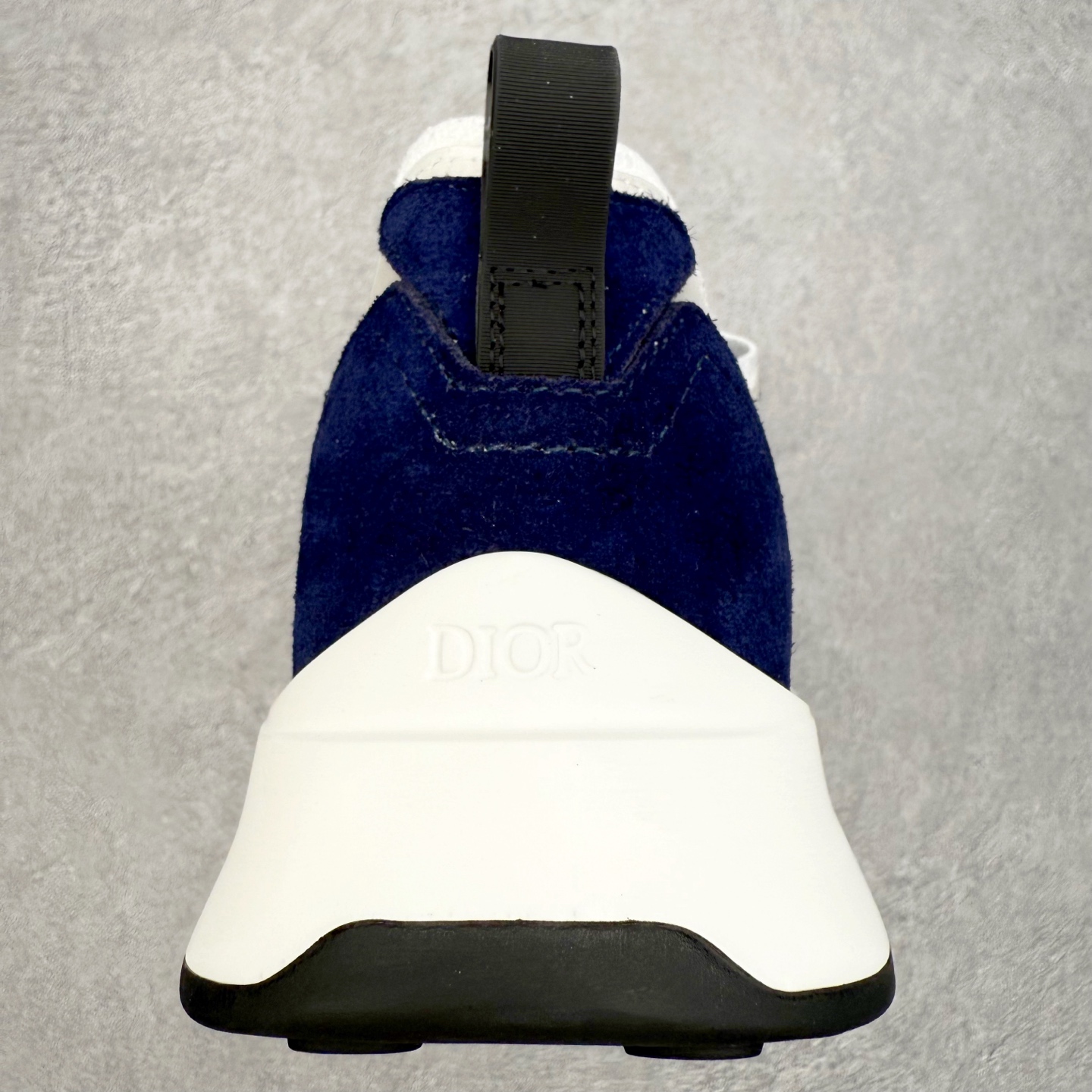 图片[8]-DIOR迪奥 B25 Runner 织物系带防滑低帮生活休闲鞋 结合运动版型与 Dior 优雅的经典标识。采用迪奥灰和白色光滑牛皮革精心制作，饰以经典的米色和黑色 Oblique 印花提升格调。搭配白色纹理橡胶鞋底，可为各式休闲造型增添经典气质，更显精致 配送专柜精美包装，面料采用原版定制牛皮+Oblique 印花布 定制进口超细纤维 增高3.5CM 尺码：40 41 42 43 44 45 46-选品中心