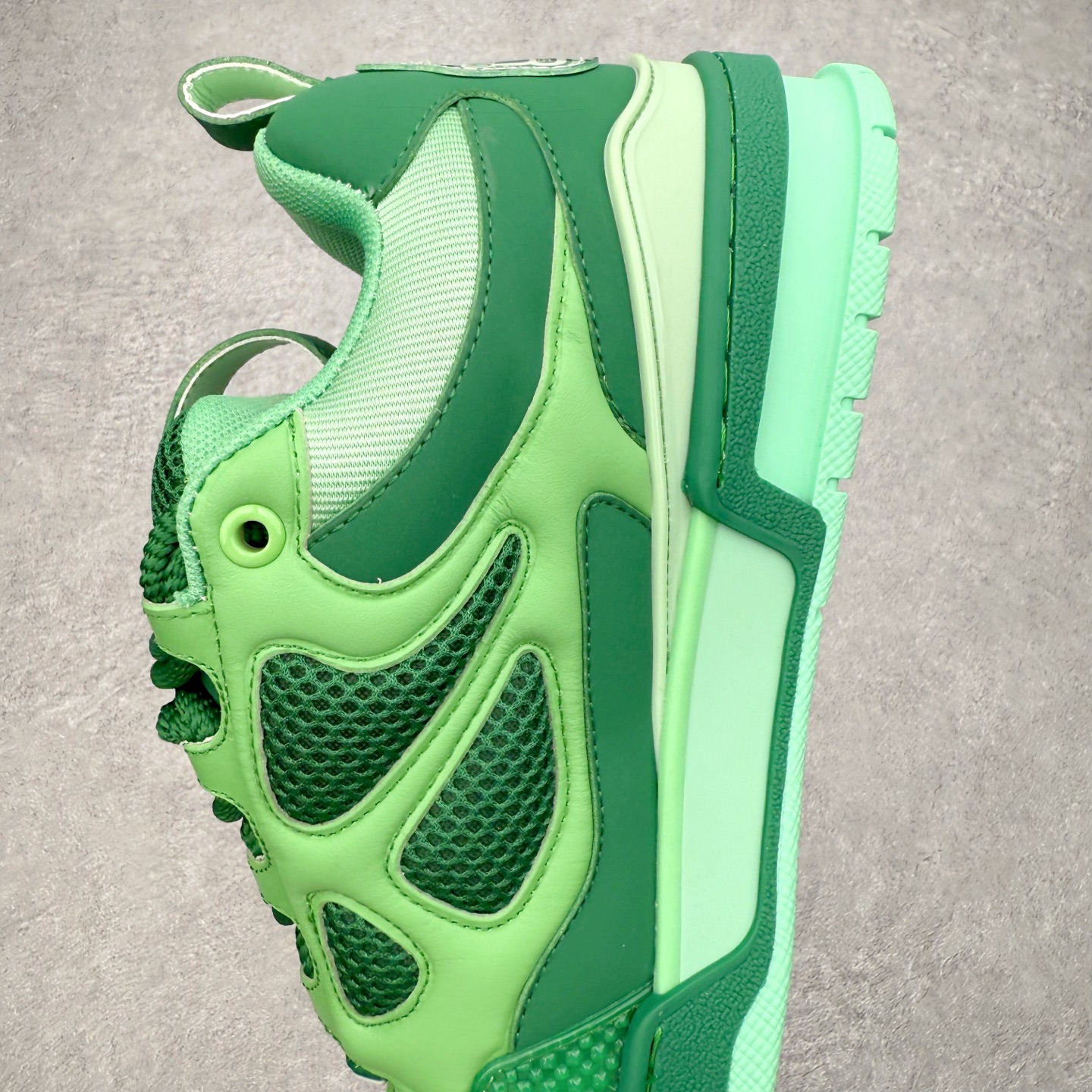 图片[7]-Louis Vuitton Trainer lv时装走秀运动鞋 完美鞋型超高的清洁度 零毛边线头瑕疵 全套原楦原纸版原鞋开模 全网最具灵魂的版型 正确原装黄色鞋盒 正确中底印花 鞋面印花3D高频深度立体 全鞋电脑针车 紧密相连 针距密度一致 环保乳胶注塑鞋垫 厚度脚感还原原版 皮面裁剪部位 统一油边封口工艺 原装橡胶大底含胶量大底组合零偏差 专柜全套包装 防尘袋 说明书 质保卡 男女鞋 尺码：35 36 37 38 39 40 41 42 43 44 45-选品中心