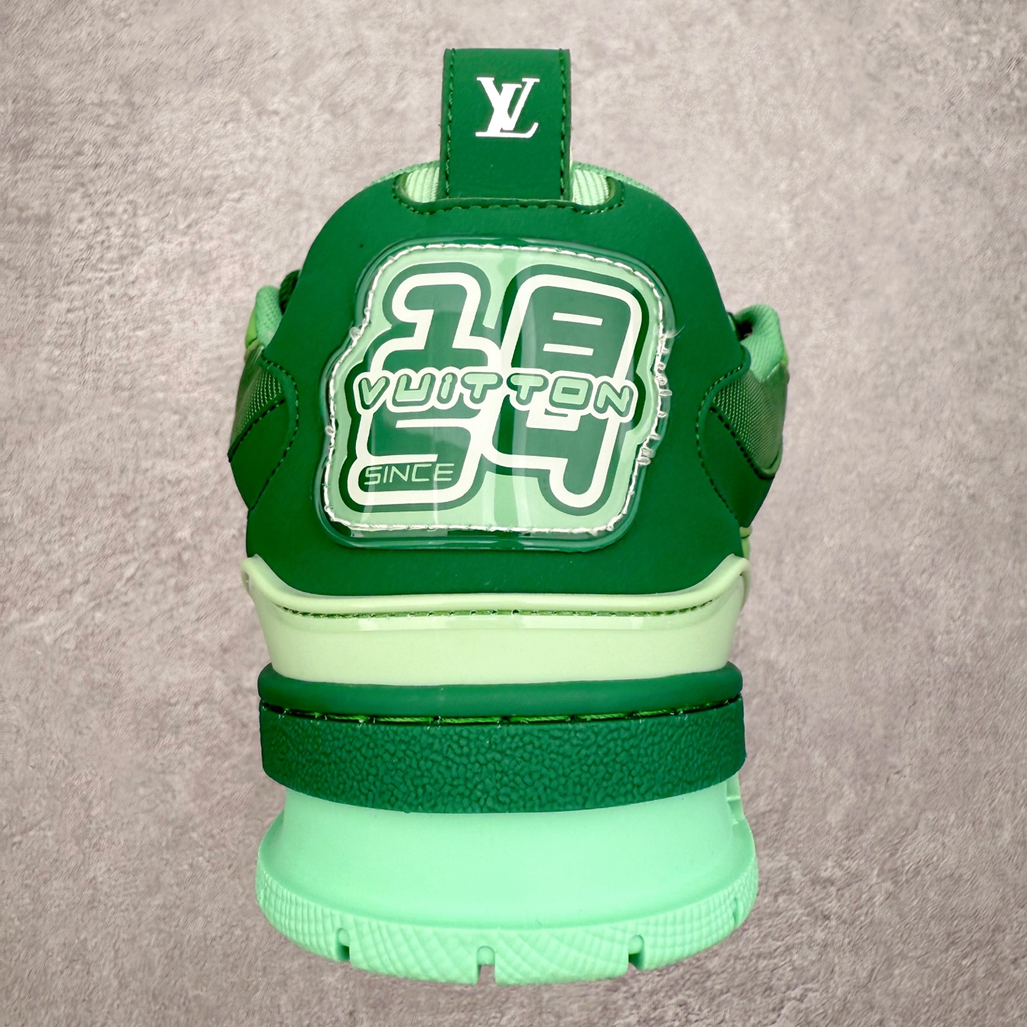 图片[8]-Louis Vuitton Trainer lv时装走秀运动鞋 完美鞋型超高的清洁度 零毛边线头瑕疵 全套原楦原纸版原鞋开模 全网最具灵魂的版型 正确原装黄色鞋盒 正确中底印花 鞋面印花3D高频深度立体 全鞋电脑针车 紧密相连 针距密度一致 环保乳胶注塑鞋垫 厚度脚感还原原版 皮面裁剪部位 统一油边封口工艺 原装橡胶大底含胶量大底组合零偏差 专柜全套包装 防尘袋 说明书 质保卡 男女鞋 尺码：35 36 37 38 39 40 41 42 43 44 45-选品中心