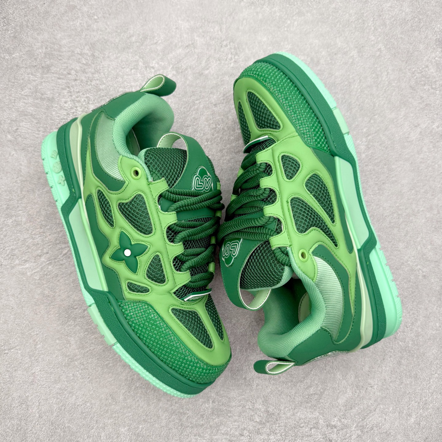 图片[3]-Louis Vuitton Trainer lv时装走秀运动鞋 完美鞋型超高的清洁度 零毛边线头瑕疵 全套原楦原纸版原鞋开模 全网最具灵魂的版型 正确原装黄色鞋盒 正确中底印花 鞋面印花3D高频深度立体 全鞋电脑针车 紧密相连 针距密度一致 环保乳胶注塑鞋垫 厚度脚感还原原版 皮面裁剪部位 统一油边封口工艺 原装橡胶大底含胶量大底组合零偏差 专柜全套包装 防尘袋 说明书 质保卡 男女鞋 尺码：35 36 37 38 39 40 41 42 43 44 45-选品中心