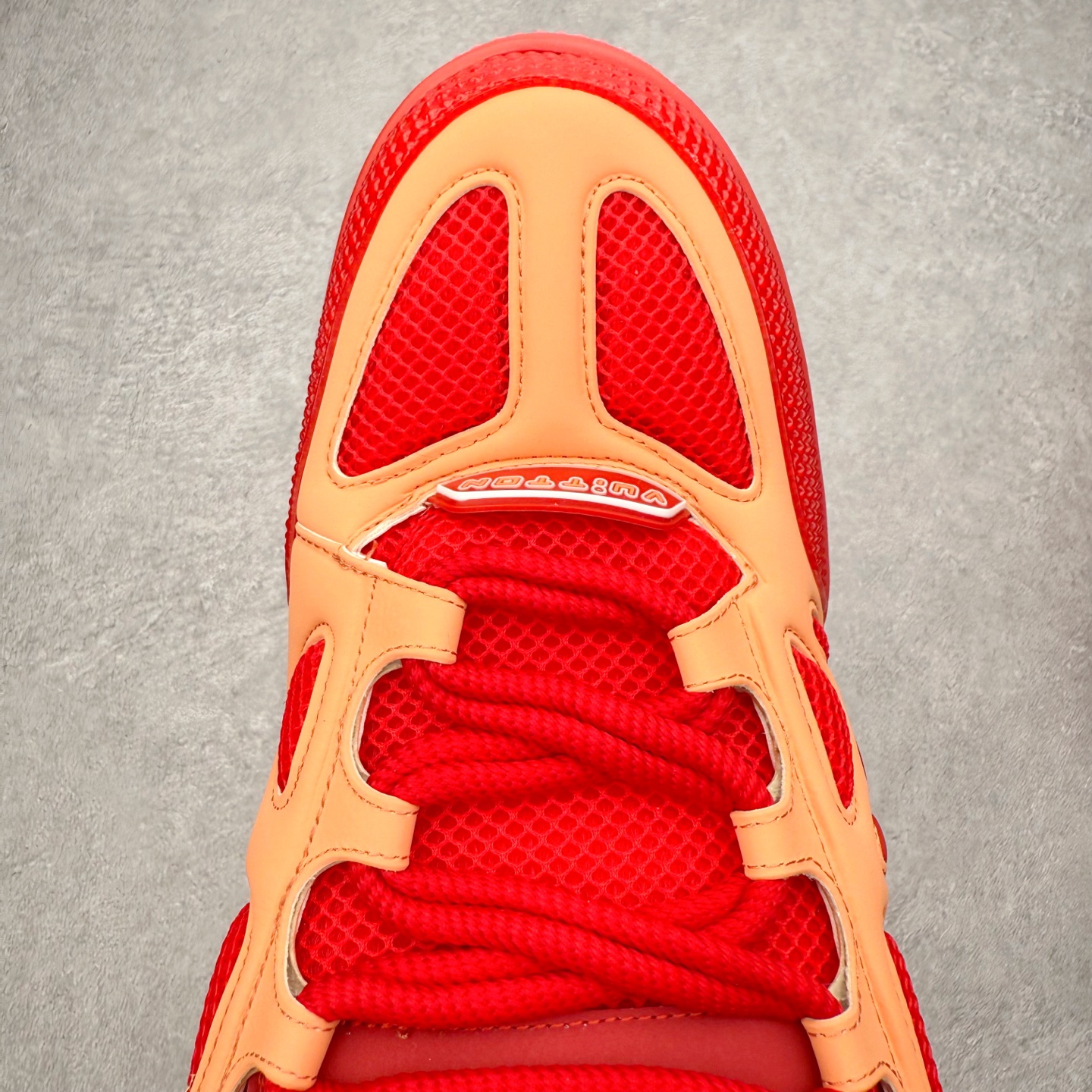 图片[4]-Louis Vuitton Trainer lv时装走秀运动鞋 完美鞋型超高的清洁度 零毛边线头瑕疵 全套原楦原纸版原鞋开模 全网最具灵魂的版型 正确原装黄色鞋盒 正确中底印花 鞋面印花3D高频深度立体 全鞋电脑针车 紧密相连 针距密度一致 环保乳胶注塑鞋垫 厚度脚感还原原版 皮面裁剪部位 统一油边封口工艺 原装橡胶大底含胶量大底组合零偏差 专柜全套包装 防尘袋 说明书 质保卡 男女鞋 尺码：35 36 37 38 39 40 41 42 43 44 45-选品中心