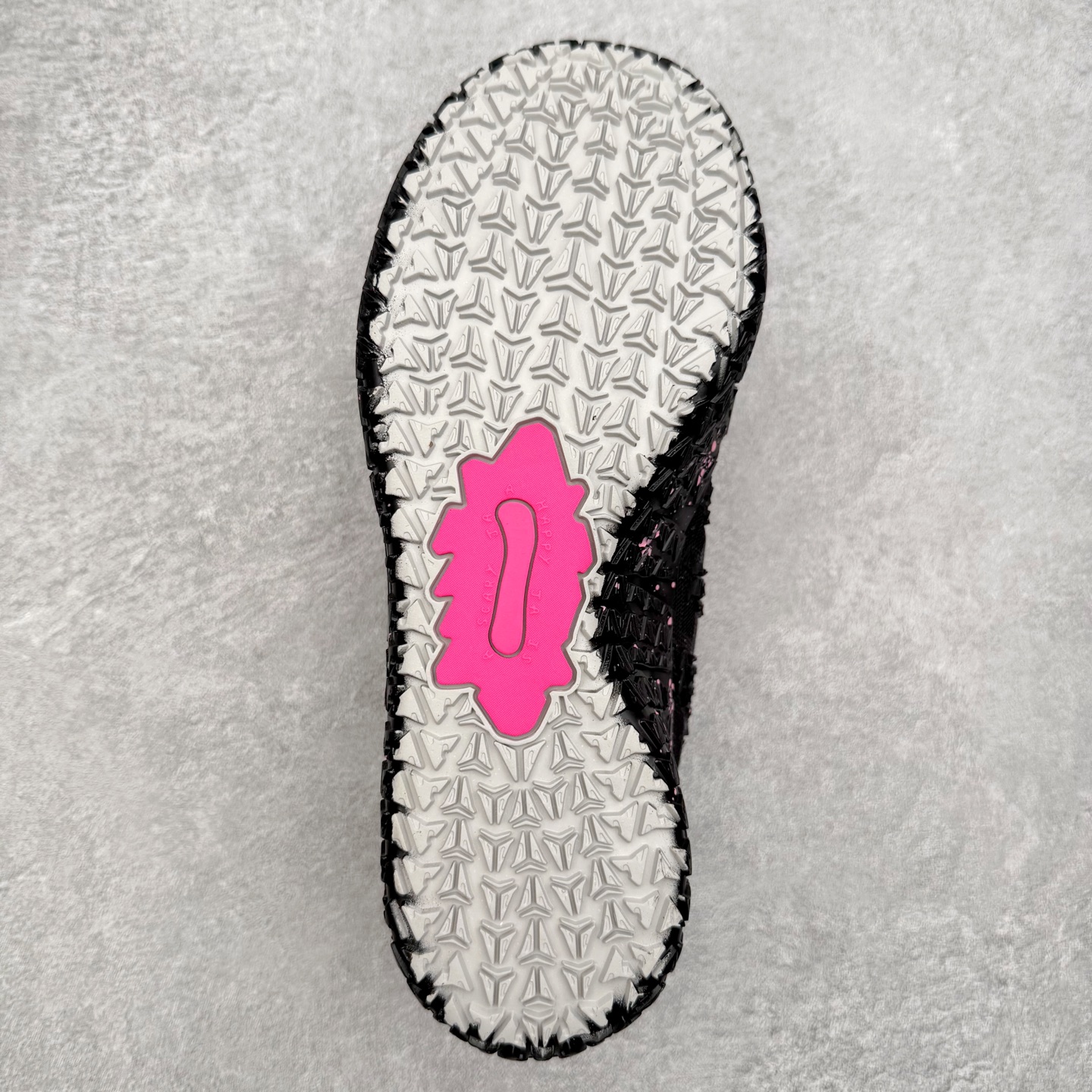 图片[9]-NK JA3 EP 莫兰特三代低帮篮球鞋 以鲜艳明亮的色调脱颖而出。鞋舌上醒目地展示着 “ JA ” 标志，而后跟上的 “ 12 ：AM ” 则以独特的设计呈现。鞋头和鞋舌采用透气运动网布制成，确保舒适耐用。在第一款鞋型的基础上进行了重大升级，采用更为挺拔的鞋口设计，为脚踝带来更佳的包裹与支撑感。侧面独特波纹纹理细节，打破了单调，赋予鞋子灵动与活力的视觉体验。中底部分巧妙借鉴了科比 5 的经典元素，融入斑点细节，增强了整体美学吸引力。实拍调校N版已经零色差零失真 百分百还原实物色彩所见即所得 不存在货不对板色差等低级问题 选购参考实物拍摄 不混卖不参货 只用心做好货严格选品 承诺混一赔十 尺码：40 40.5 41 42 42.5 43 44 44.5 45 46-选品中心