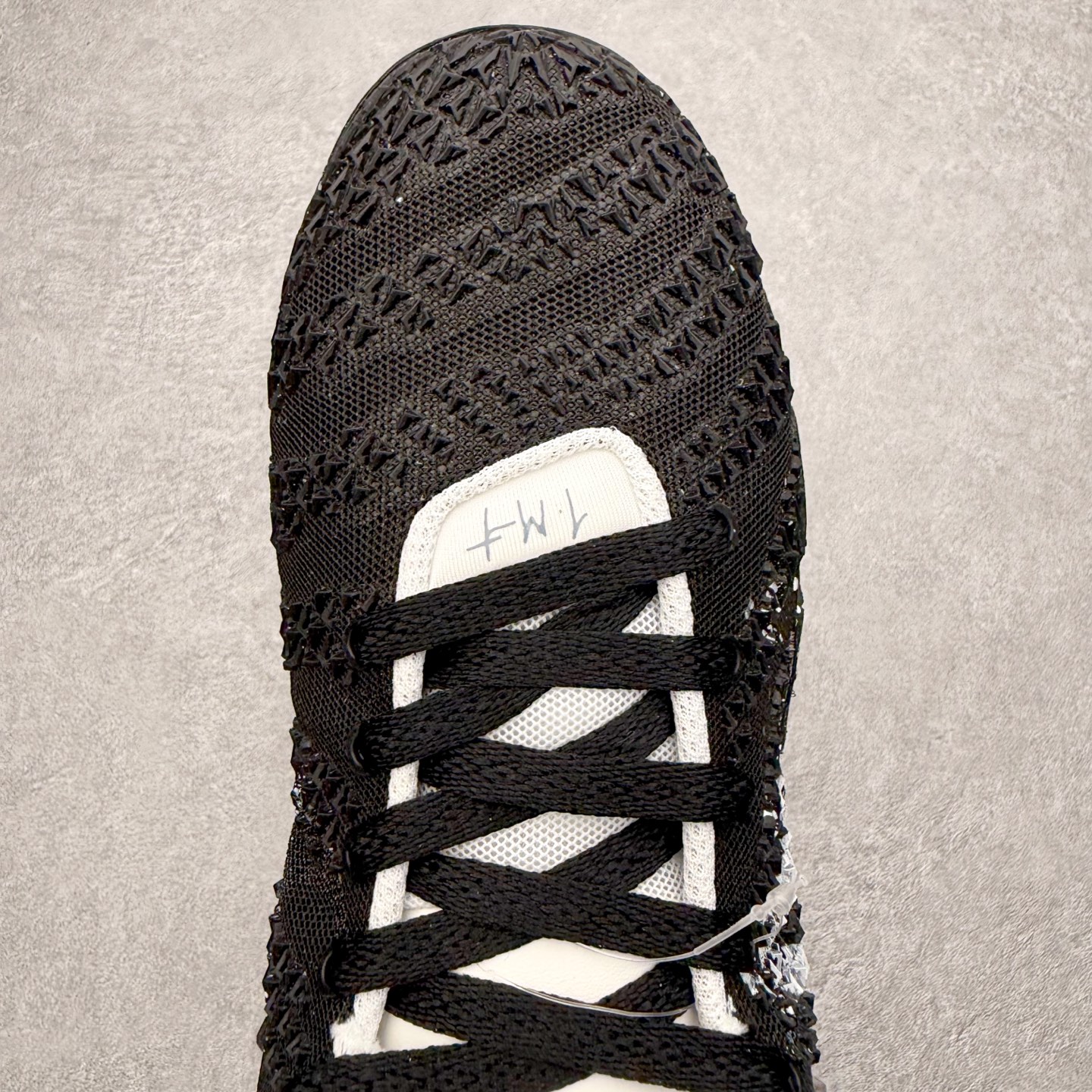 图片[4]-NK JA3 EP 莫兰特三代低帮篮球鞋 以鲜艳明亮的色调脱颖而出。鞋舌上醒目地展示着 “ JA ” 标志，而后跟上的 “ 12 ：AM ” 则以独特的设计呈现。鞋头和鞋舌采用透气运动网布制成，确保舒适耐用。在第一款鞋型的基础上进行了重大升级，采用更为挺拔的鞋口设计，为脚踝带来更佳的包裹与支撑感。侧面独特波纹纹理细节，打破了单调，赋予鞋子灵动与活力的视觉体验。中底部分巧妙借鉴了科比 5 的经典元素，融入斑点细节，增强了整体美学吸引力。实拍调校N版已经零色差零失真 百分百还原实物色彩所见即所得 不存在货不对板色差等低级问题 选购参考实物拍摄 不混卖不参货 只用心做好货严格选品 承诺混一赔十 尺码：40 40.5 41 42 42.5 43 44 44.5 45 46-选品中心