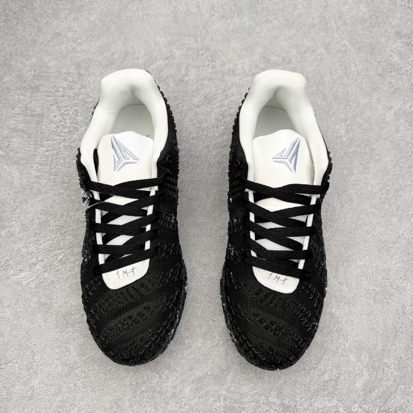 图片[2]-NK JA3 EP 莫兰特三代低帮篮球鞋 以鲜艳明亮的色调脱颖而出。鞋舌上醒目地展示着 “ JA ” 标志，而后跟上的 “ 12 ：AM ” 则以独特的设计呈现。鞋头和鞋舌采用透气运动网布制成，确保舒适耐用。在第一款鞋型的基础上进行了重大升级，采用更为挺拔的鞋口设计，为脚踝带来更佳的包裹与支撑感。侧面独特波纹纹理细节，打破了单调，赋予鞋子灵动与活力的视觉体验。中底部分巧妙借鉴了科比 5 的经典元素，融入斑点细节，增强了整体美学吸引力。实拍调校N版已经零色差零失真 百分百还原实物色彩所见即所得 不存在货不对板色差等低级问题 选购参考实物拍摄 不混卖不参货 只用心做好货严格选品 承诺混一赔十 尺码：40 40.5 41 42 42.5 43 44 44.5 45 46-选品中心