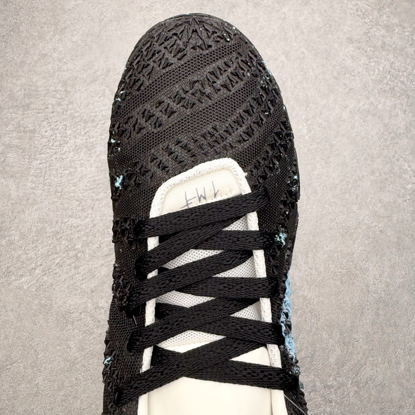 图片[4]-NK JA3 EP 莫兰特三代低帮篮球鞋 以鲜艳明亮的色调脱颖而出。鞋舌上醒目地展示着 “ JA ” 标志，而后跟上的 “ 12 ：AM ” 则以独特的设计呈现。鞋头和鞋舌采用透气运动网布制成，确保舒适耐用。在第一款鞋型的基础上进行了重大升级，采用更为挺拔的鞋口设计，为脚踝带来更佳的包裹与支撑感。侧面独特波纹纹理细节，打破了单调，赋予鞋子灵动与活力的视觉体验。中底部分巧妙借鉴了科比 5 的经典元素，融入斑点细节，增强了整体美学吸引力。实拍调校N版已经零色差零失真 百分百还原实物色彩所见即所得 不存在货不对板色差等低级问题 选购参考实物拍摄 不混卖不参货 只用心做好货严格选品 承诺混一赔十 尺码：40 40.5 41 42 42.5 43 44 44.5 45 46-选品中心