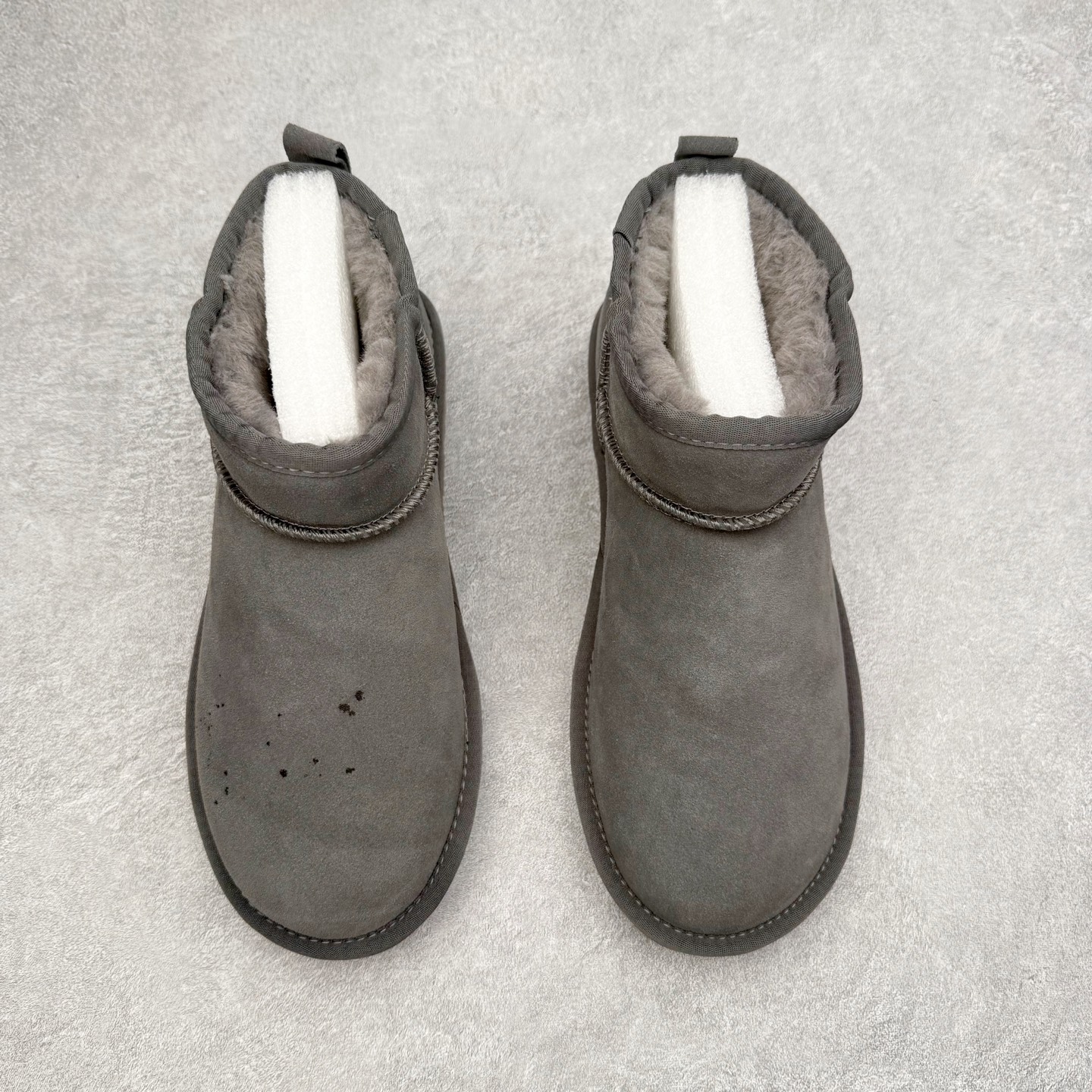 图片[2]-＃福利特价 UGG秋冬经典户外雪地靴 官方同步包装 检验标 材料采用原厂防污防水皮料 羊毛皮一体 防滑耐磨轻翼大底 保暖性能十足 严寒季节 必属佳品 尺码：35 36 37 38 39 40 41 42 43 44 45-选品中心