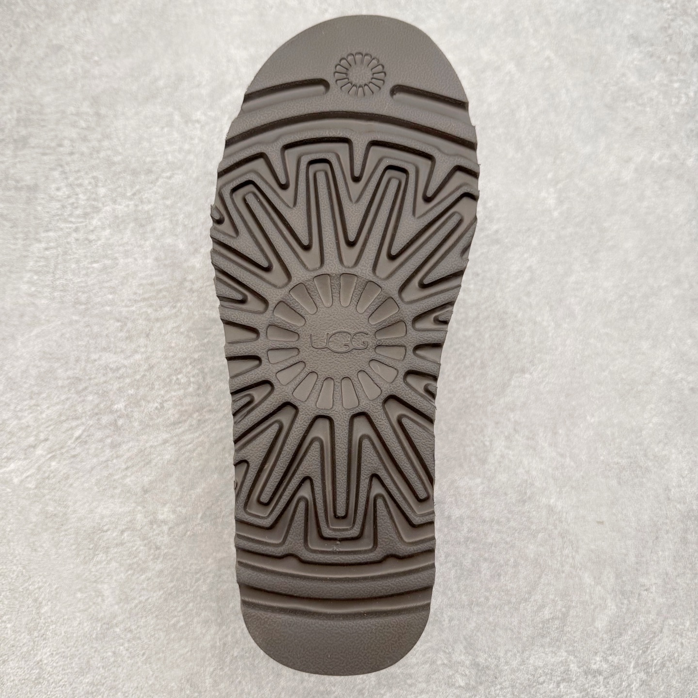 图片[9]-＃福利特价 UGG秋冬经典户外雪地靴 官方同步包装 检验标 材料采用原厂防污防水皮料 羊毛皮一体 防滑耐磨轻翼大底 保暖性能十足 严寒季节 必属佳品 尺码：35 36 37 38 39 40 41 42 43 44 45-选品中心