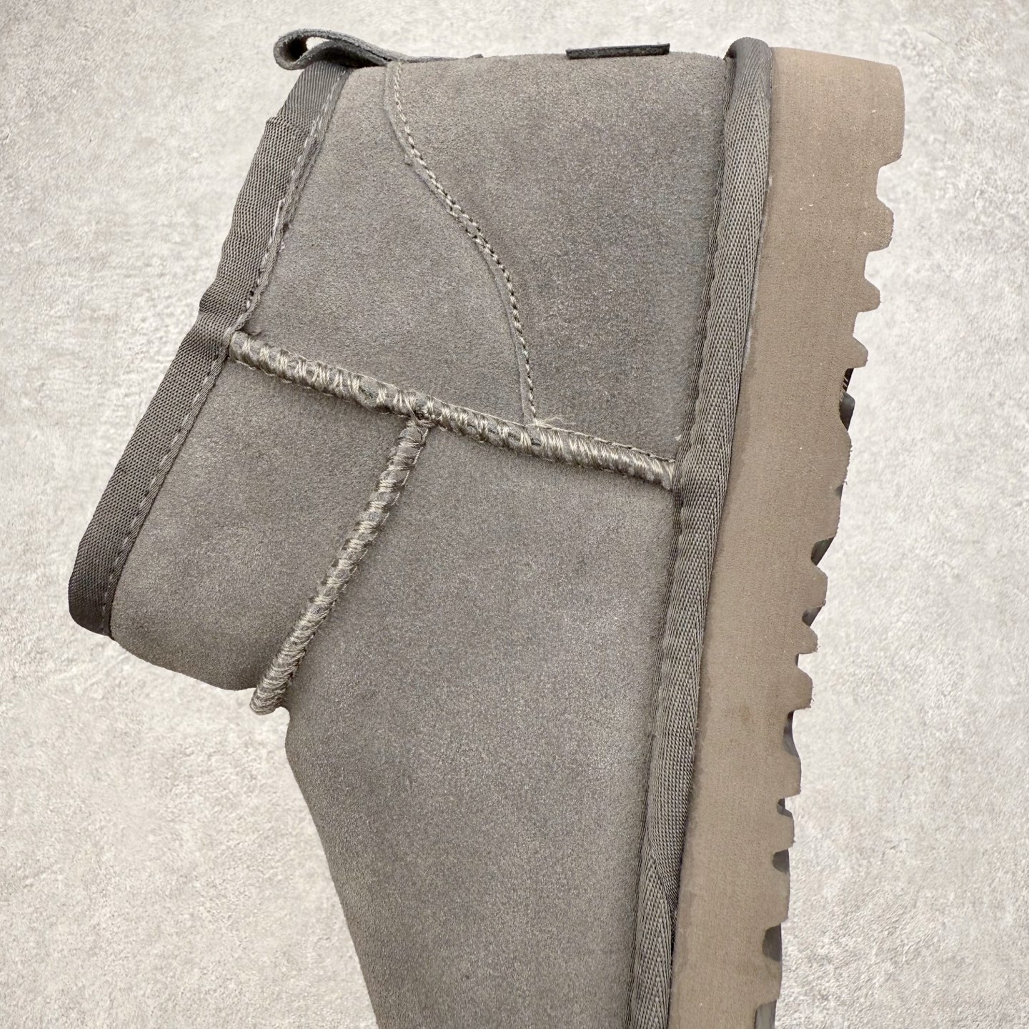 图片[7]-＃福利特价 UGG秋冬经典户外雪地靴 官方同步包装 检验标 材料采用原厂防污防水皮料 羊毛皮一体 防滑耐磨轻翼大底 保暖性能十足 严寒季节 必属佳品 尺码：35 36 37 38 39 40 41 42 43 44 45-选品中心