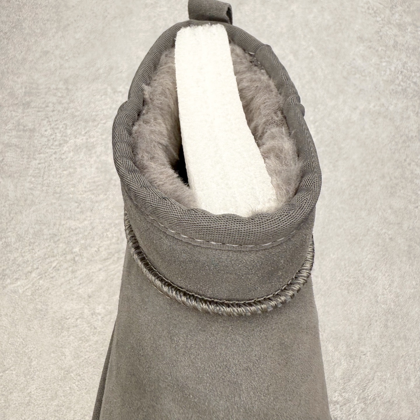 图片[5]-＃福利特价 UGG秋冬经典户外雪地靴 官方同步包装 检验标 材料采用原厂防污防水皮料 羊毛皮一体 防滑耐磨轻翼大底 保暖性能十足 严寒季节 必属佳品 尺码：35 36 37 38 39 40 41 42 43 44 45-选品中心