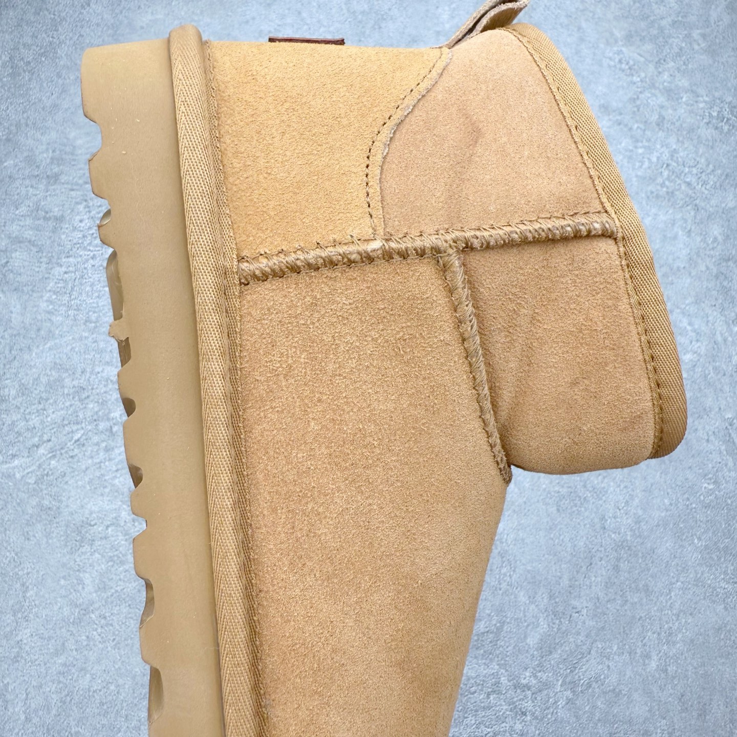 图片[6]-＃福利特价 UGG秋冬经典户外雪地靴 官方同步包装 检验标 材料采用原厂防污防水皮料 羊毛皮一体 防滑耐磨轻翼大底 保暖性能十足 严寒季节 必属佳品 尺码：35 36 37 38 39 40 41 42 43 44 45-选品中心