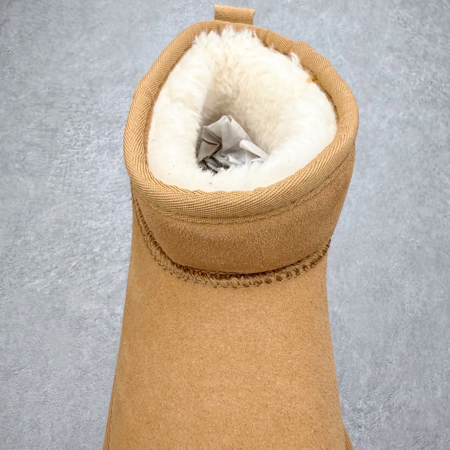 图片[5]-＃福利特价 UGG秋冬经典户外雪地靴 官方同步包装 检验标 材料采用原厂防污防水皮料 羊毛皮一体 防滑耐磨轻翼大底 保暖性能十足 严寒季节 必属佳品 尺码：35 36 37 38 39 40 41 42 43 44 45-选品中心