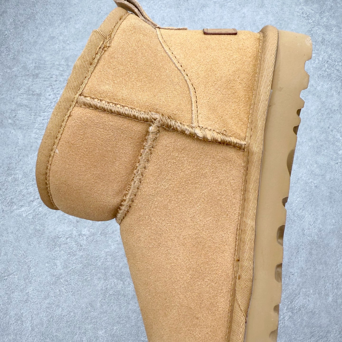 图片[7]-＃福利特价 UGG秋冬经典户外雪地靴 官方同步包装 检验标 材料采用原厂防污防水皮料 羊毛皮一体 防滑耐磨轻翼大底 保暖性能十足 严寒季节 必属佳品 尺码：35 36 37 38 39 40 41 42 43 44 45-选品中心