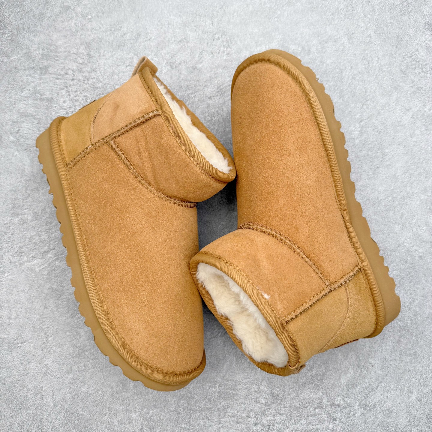 图片[3]-＃福利特价 UGG秋冬经典户外雪地靴 官方同步包装 检验标 材料采用原厂防污防水皮料 羊毛皮一体 防滑耐磨轻翼大底 保暖性能十足 严寒季节 必属佳品 尺码：35 36 37 38 39 40 41 42 43 44 45-选品中心