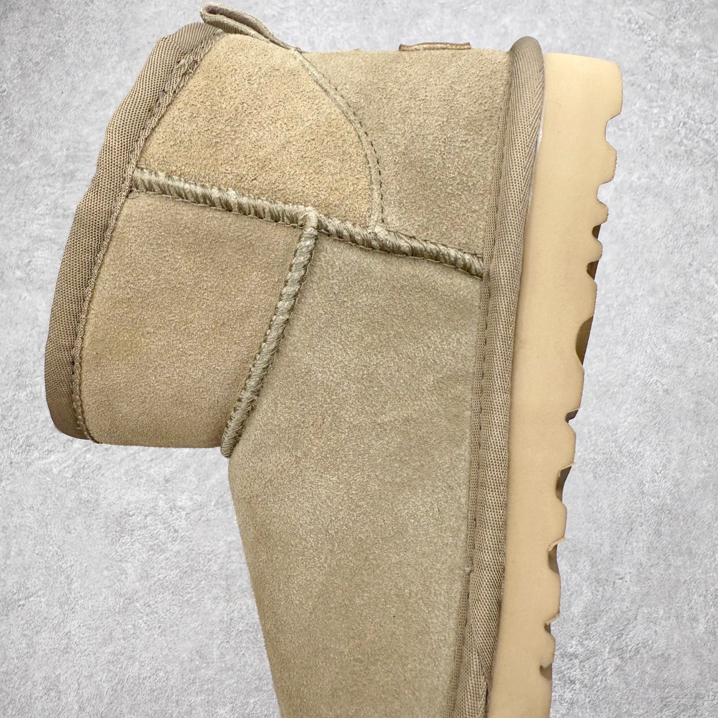 图片[7]-＃福利特价 UGG秋冬经典户外雪地靴 官方同步包装 检验标 材料采用原厂防污防水皮料 羊毛皮一体 防滑耐磨轻翼大底 保暖性能十足 严寒季节 必属佳品 尺码：35 36 37 38 39 40 41 42 43 44 45-选品中心