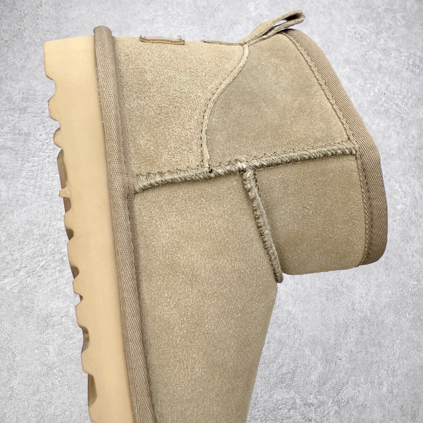 图片[6]-＃福利特价 UGG秋冬经典户外雪地靴 官方同步包装 检验标 材料采用原厂防污防水皮料 羊毛皮一体 防滑耐磨轻翼大底 保暖性能十足 严寒季节 必属佳品 尺码：35 36 37 38 39 40 41 42 43 44 45-选品中心