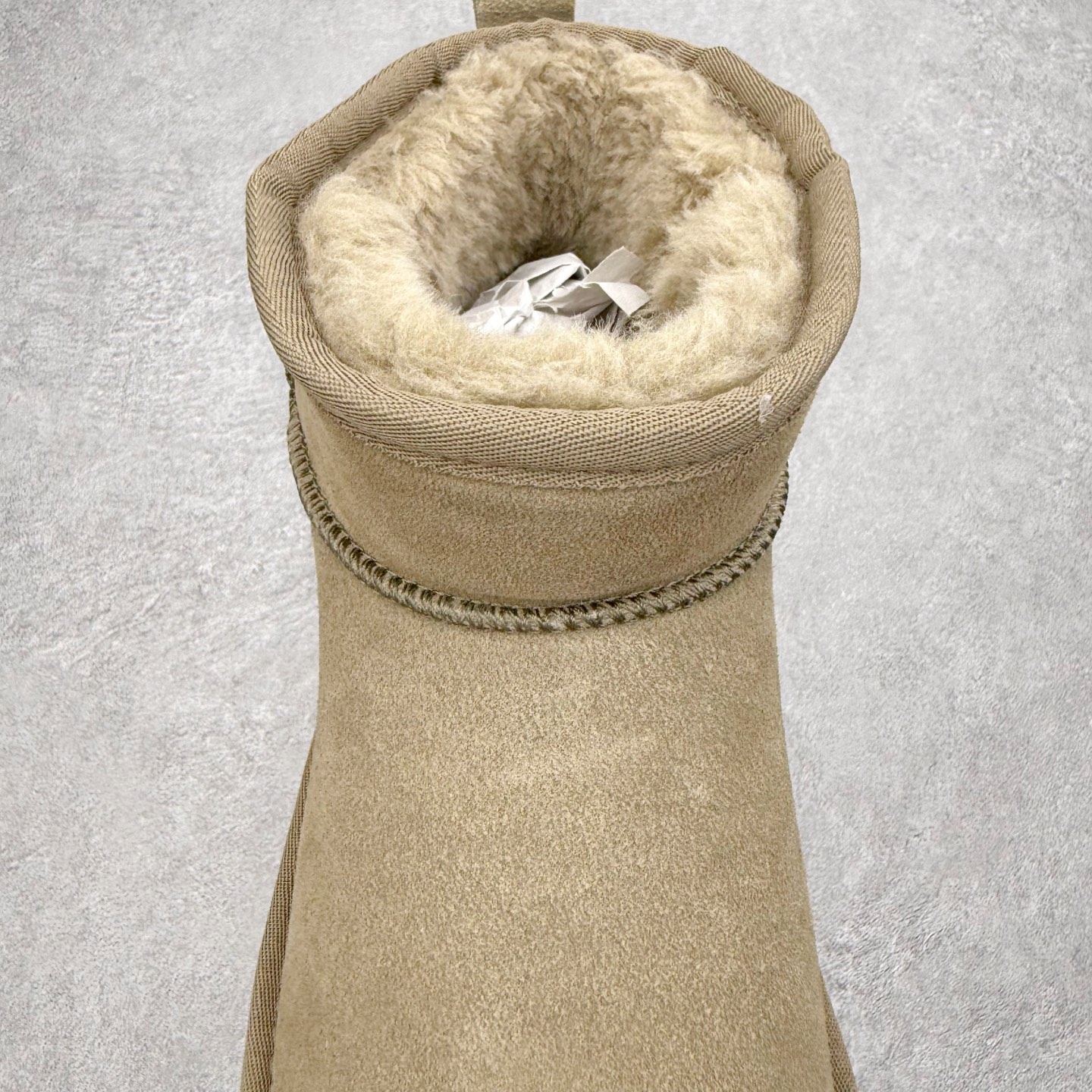 图片[5]-＃福利特价 UGG秋冬经典户外雪地靴 官方同步包装 检验标 材料采用原厂防污防水皮料 羊毛皮一体 防滑耐磨轻翼大底 保暖性能十足 严寒季节 必属佳品 尺码：35 36 37 38 39 40 41 42 43 44 45-选品中心