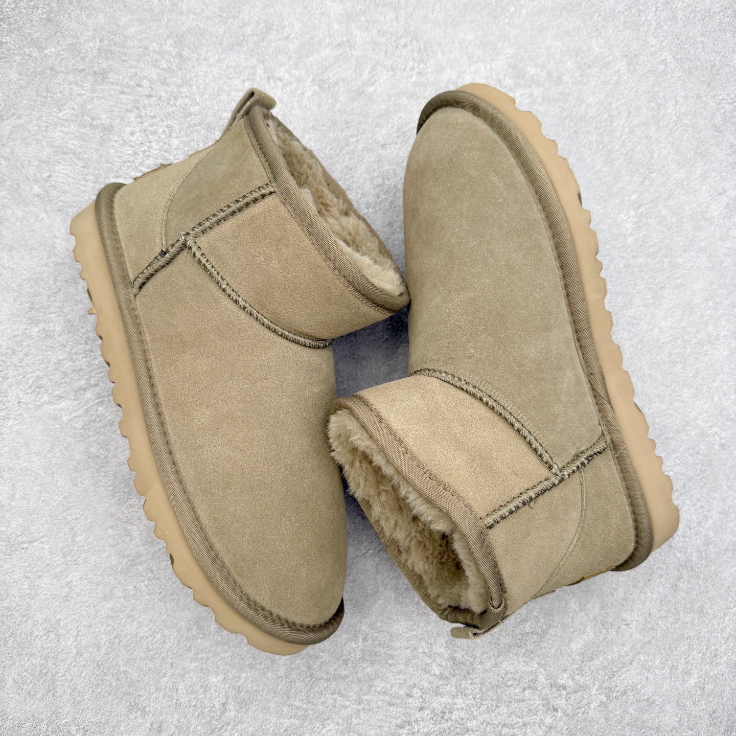 图片[3]-＃福利特价 UGG秋冬经典户外雪地靴 官方同步包装 检验标 材料采用原厂防污防水皮料 羊毛皮一体 防滑耐磨轻翼大底 保暖性能十足 严寒季节 必属佳品 尺码：35 36 37 38 39 40 41 42 43 44 45-选品中心