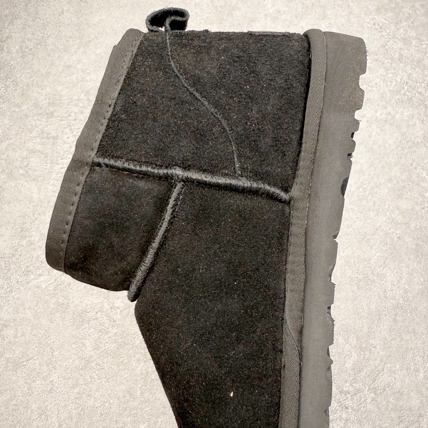 图片[7]-＃福利特价 UGG秋冬经典户外雪地靴 官方同步包装 检验标 材料采用原厂防污防水皮料 羊毛皮一体 防滑耐磨轻翼大底 保暖性能十足 严寒季节 必属佳品 尺码：35 36 37 38 39 40 41 42 43 44 45-选品中心