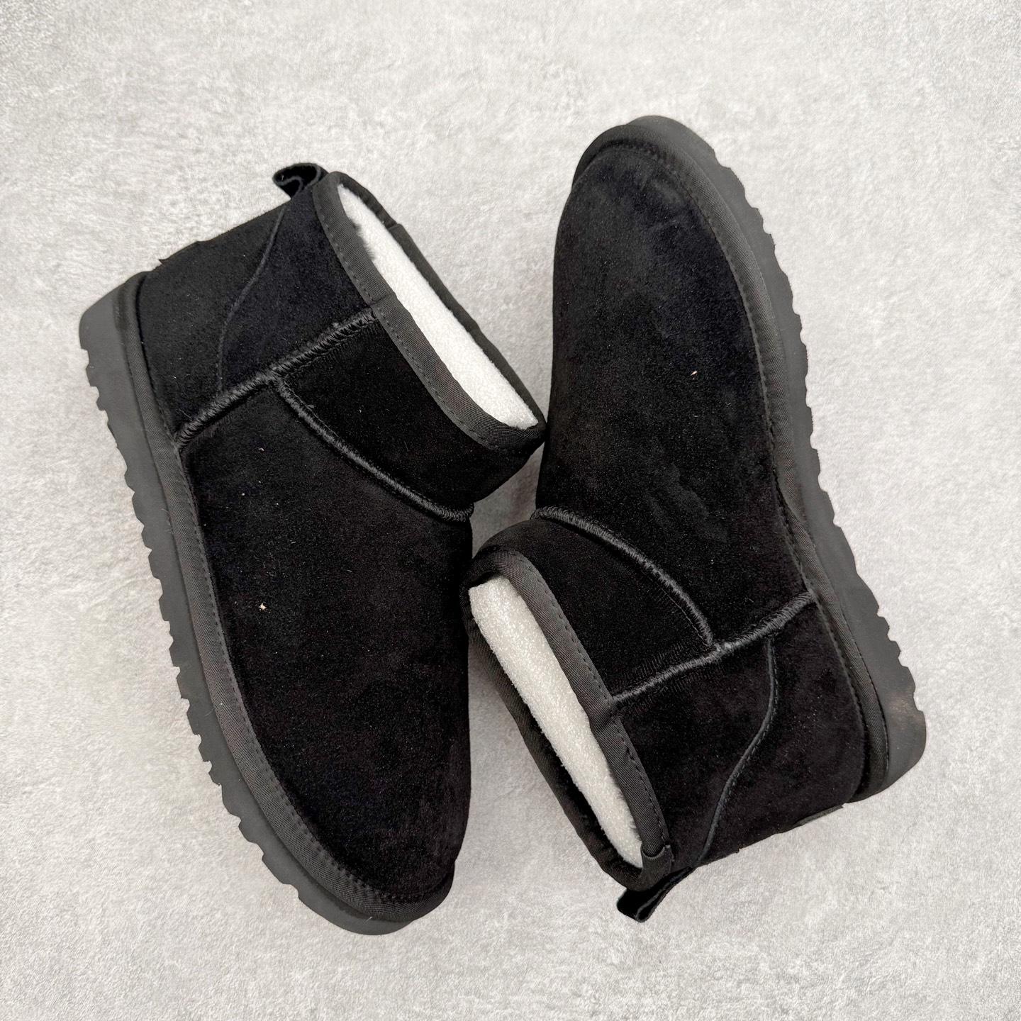 图片[3]-＃福利特价 UGG秋冬经典户外雪地靴 官方同步包装 检验标 材料采用原厂防污防水皮料 羊毛皮一体 防滑耐磨轻翼大底 保暖性能十足 严寒季节 必属佳品 尺码：35 36 37 38 39 40 41 42 43 44 45-选品中心