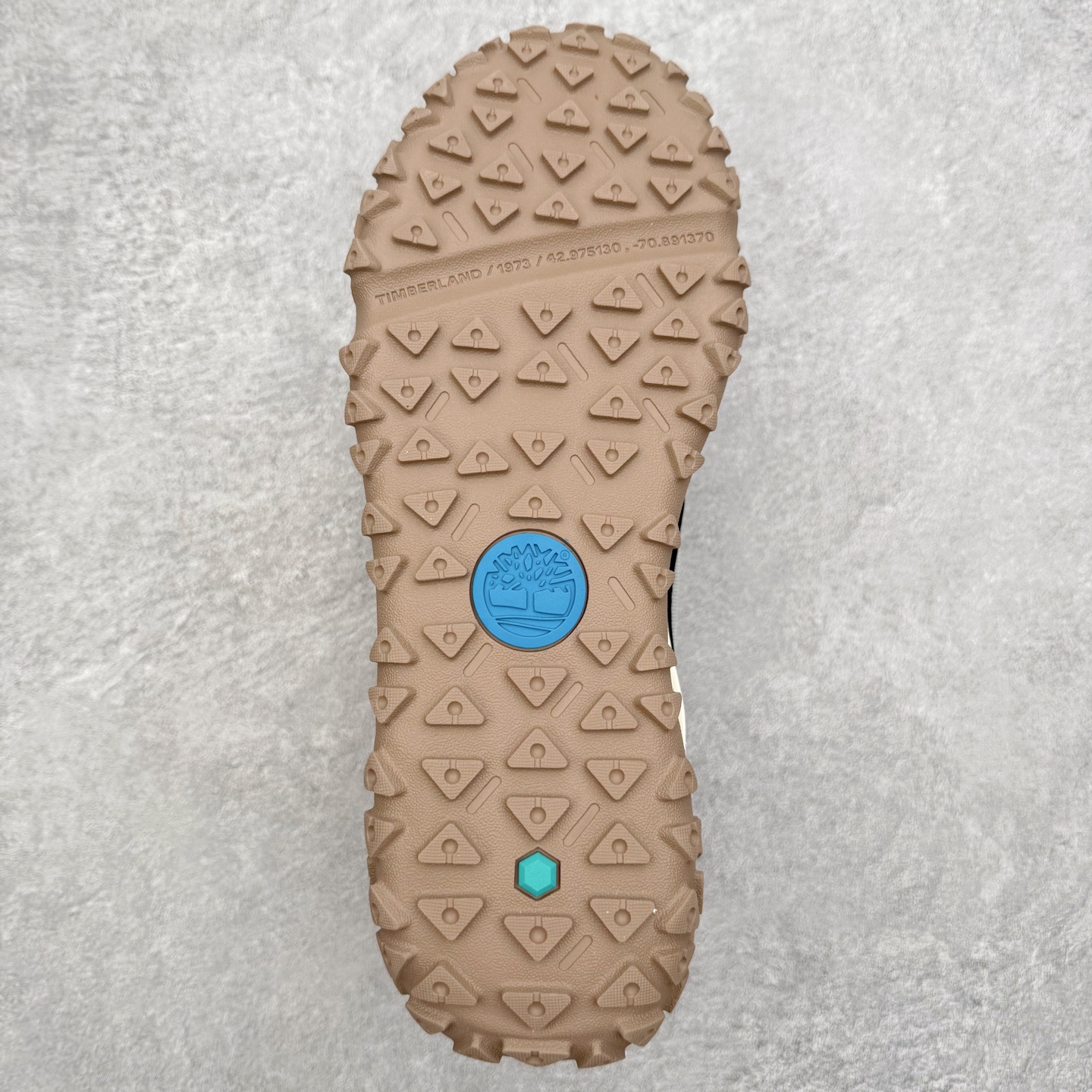 图片[9]-Timberland Greenstride Motion 6 添柏岚防滑耐磨低帮户外功能鞋 简约大方的造型设计，给人以随性休闲的时尚格调，穿着舒适轻便，运动灵活自如，满足日常个性穿搭。Timberland户外品牌最早成立于1918年的美国波士顿，它的成功故事就从第一双防水皮靴Yellow Boots开始。这双具备完全防水机能的靴子瞬间广受好评，他那独创又不失古典的款式，以及大胆使用黄色的崭新风格，吸引了广大消费者的目光。现今仍不改其原有风貌的这双黄靴，就是火遍全球的“大黄靴”。Timberland的高端工艺、实穿耐用等特点让他拥有绝对鞋界地位。尺码：40 41 41.5 42 43 43.5 44 44.5 45 45.5 46-选品中心