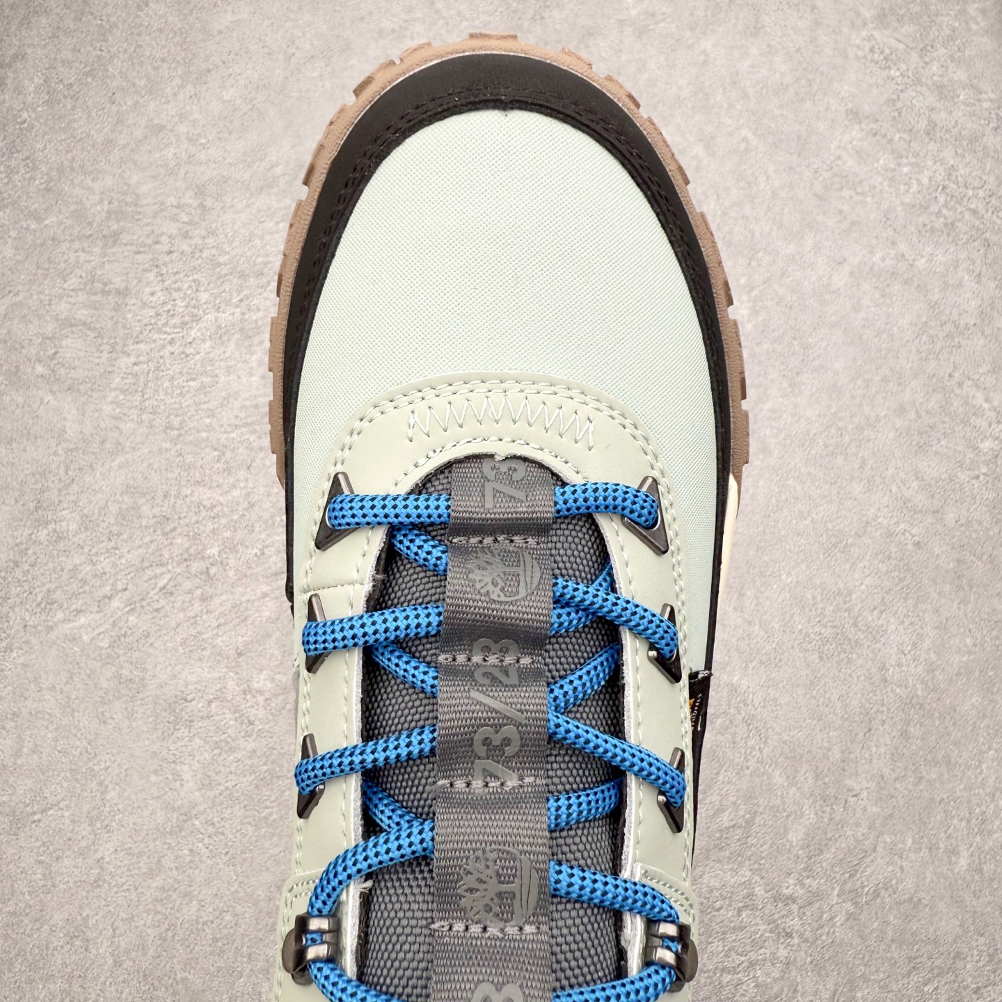 图片[4]-Timberland Greenstride Motion 6 添柏岚防滑耐磨低帮户外功能鞋 简约大方的造型设计，给人以随性休闲的时尚格调，穿着舒适轻便，运动灵活自如，满足日常个性穿搭。Timberland户外品牌最早成立于1918年的美国波士顿，它的成功故事就从第一双防水皮靴Yellow Boots开始。这双具备完全防水机能的靴子瞬间广受好评，他那独创又不失古典的款式，以及大胆使用黄色的崭新风格，吸引了广大消费者的目光。现今仍不改其原有风貌的这双黄靴，就是火遍全球的“大黄靴”。Timberland的高端工艺、实穿耐用等特点让他拥有绝对鞋界地位。尺码：40 41 41.5 42 43 43.5 44 44.5 45 45.5 46-选品中心